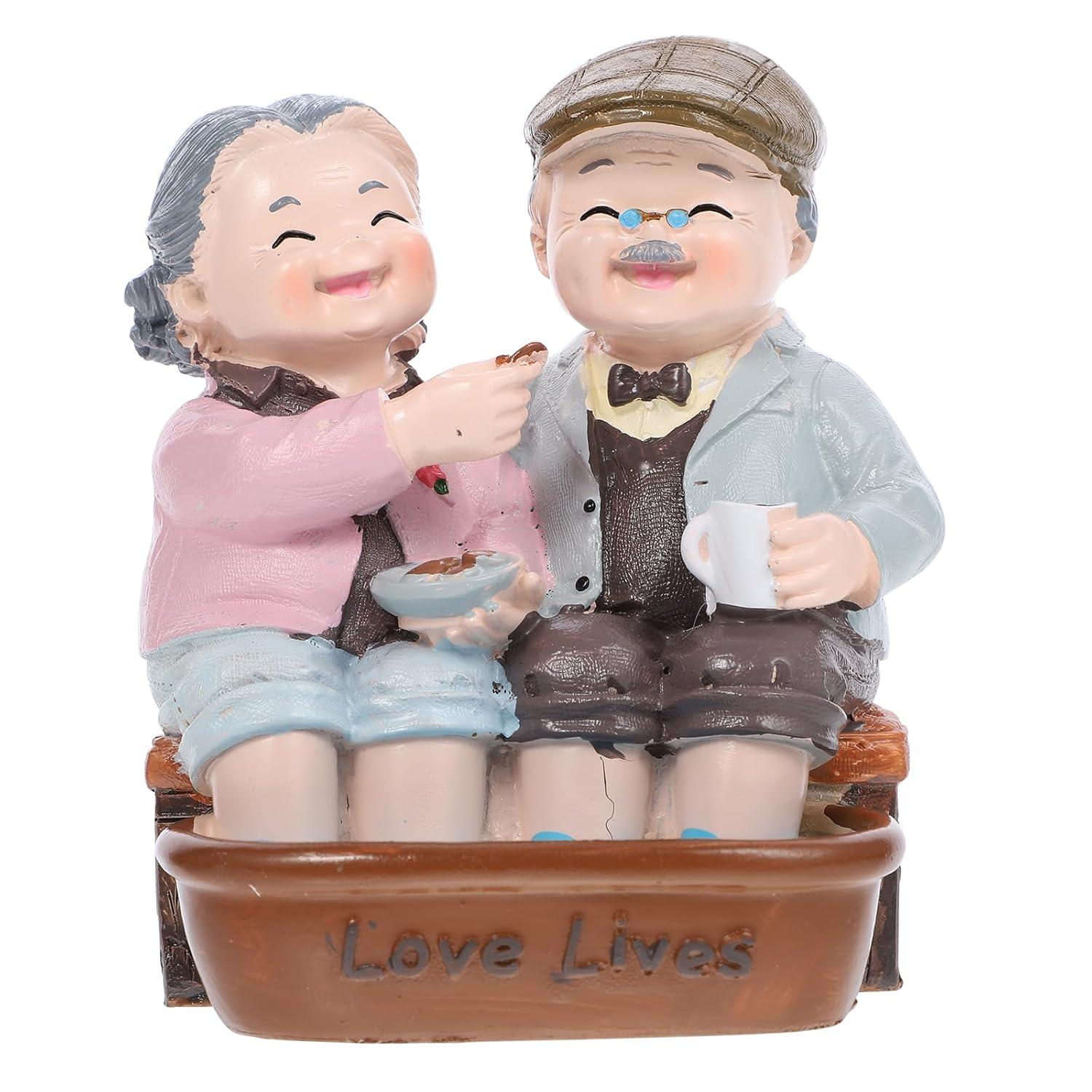 Loving Elderly Couple Figurines Husband and Wife Wedding Car Statue Grandparents Parents Figure Valentines Day Resin Statue Miniature Figurines Grandparents Parents Statue Home Decoration