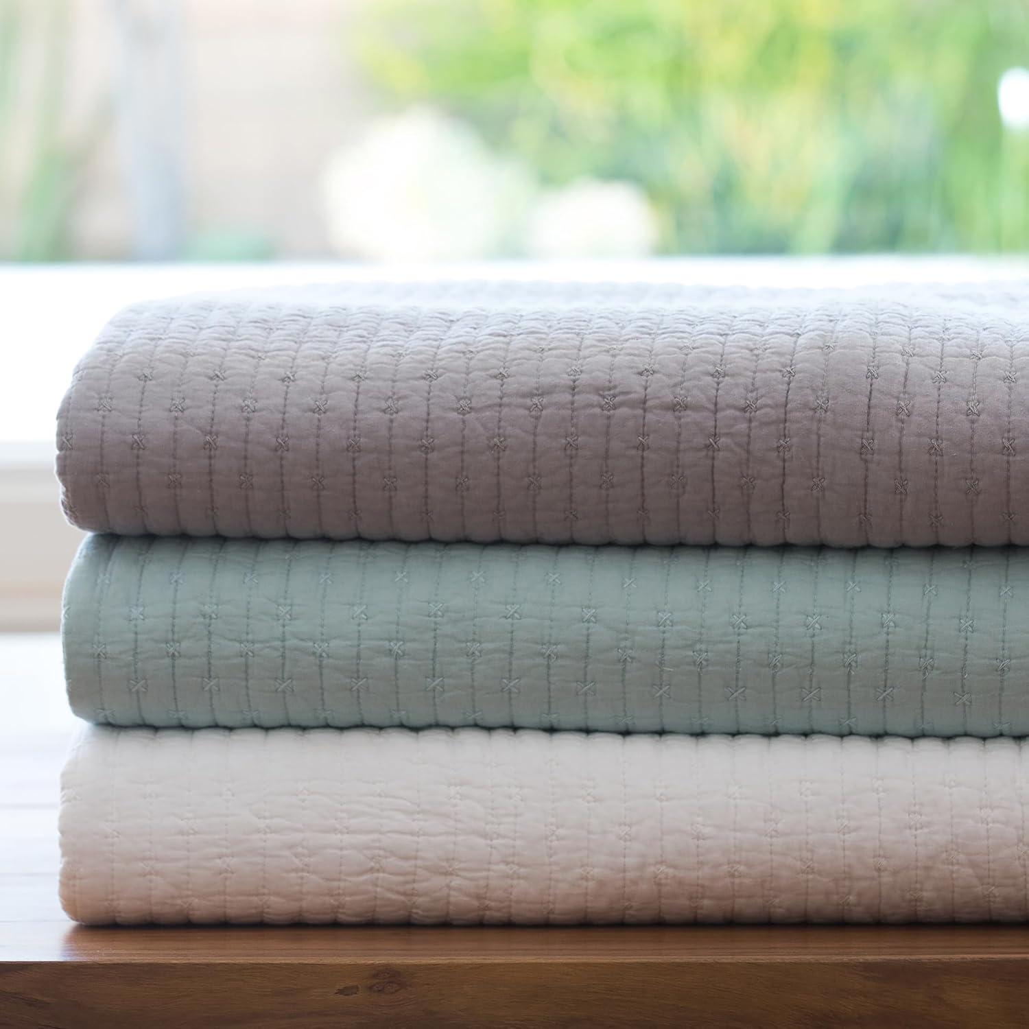 Cross Stitch Bright White Twin Quilt Set