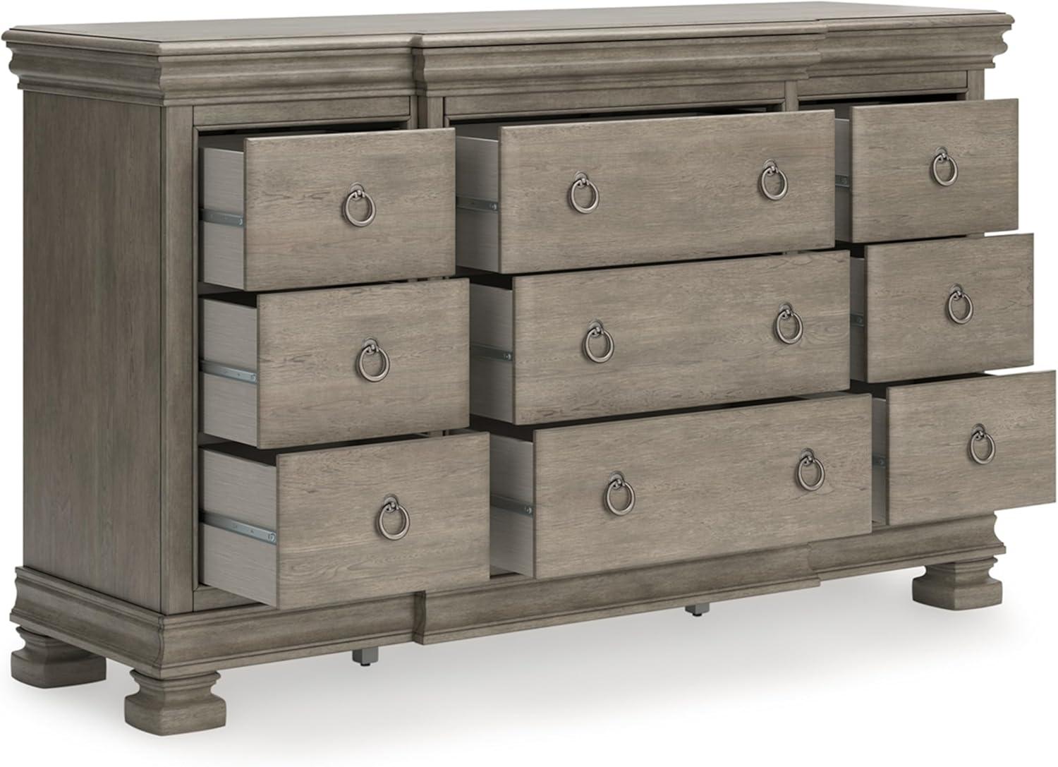 Light Gray Traditional Dresser with Dovetail Drawers