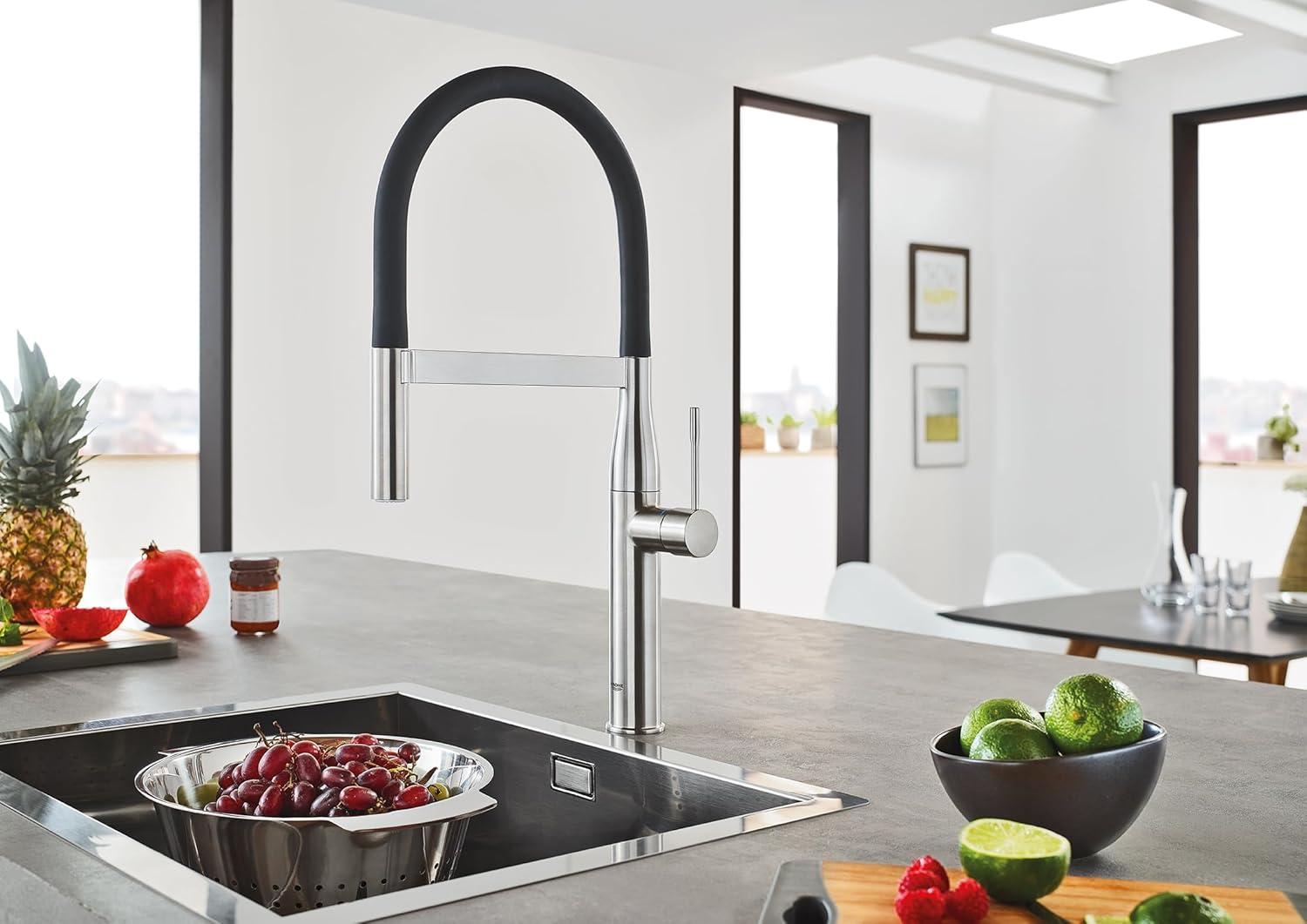 Modern Chrome Kitchen Faucet with 360° Swivel and Pull-Down Spray