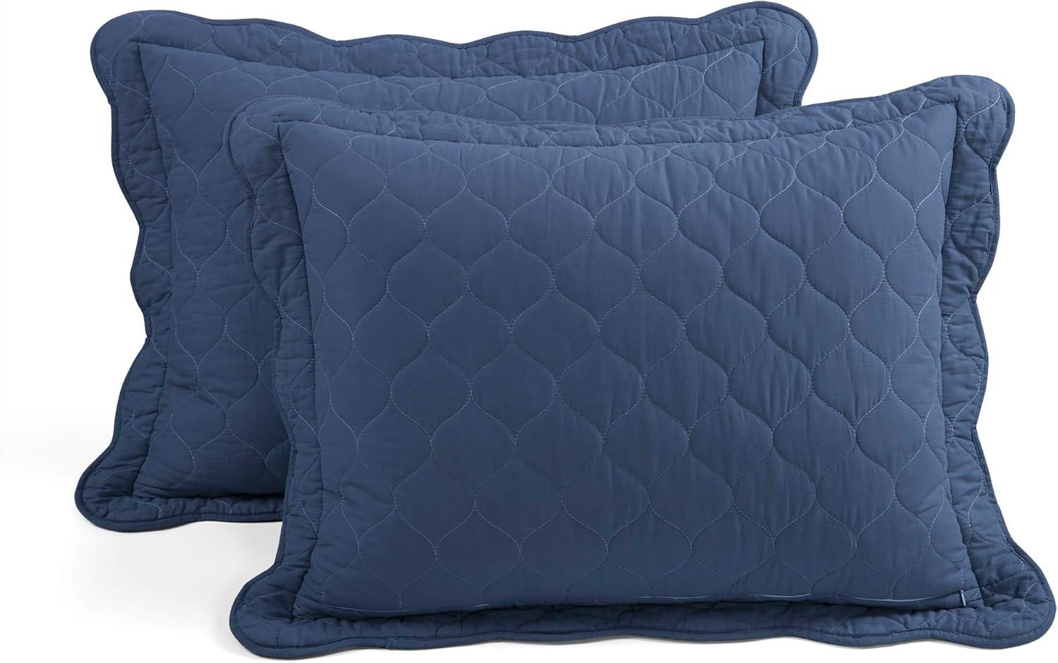 Coastal Chic Scallop Edge Reversible Quilt Navy/White 3Pc Set Full/Queen