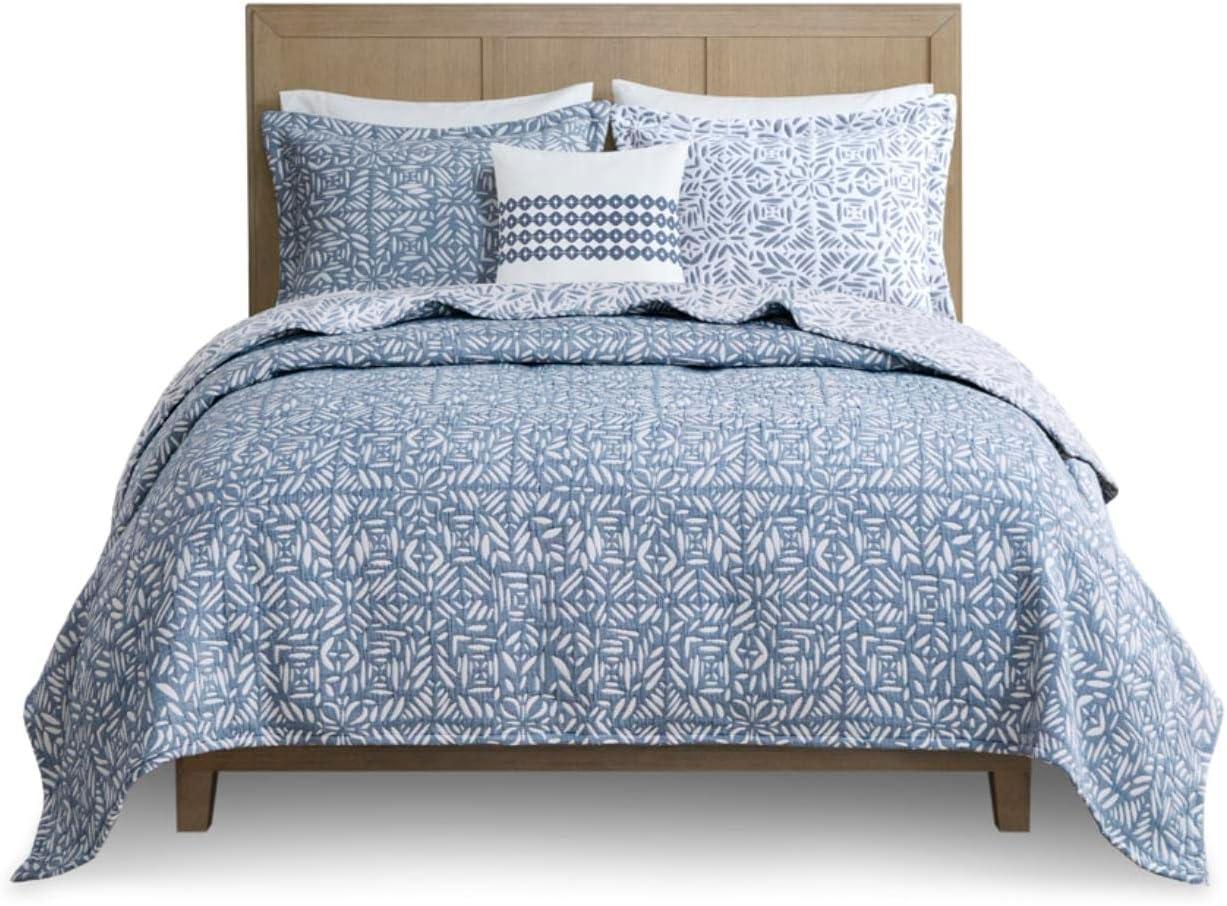 Madison Park Signature Harmony Oversized Reversible Matelasse Quilt Set with Throw Pillow