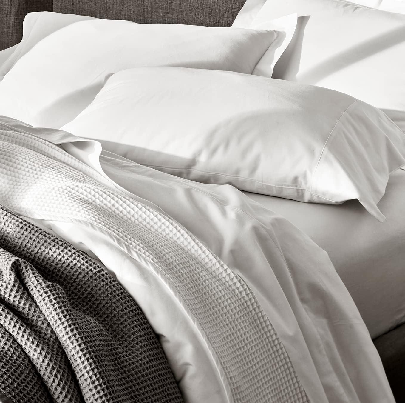 BOLL & BRANCH Signature Hemmed Sheet Set - Twin, White - Luxury 100% Organic Cotton - Includes 1 Flat, 1 Fitted, 2 Pillowcases - Buttery Soft