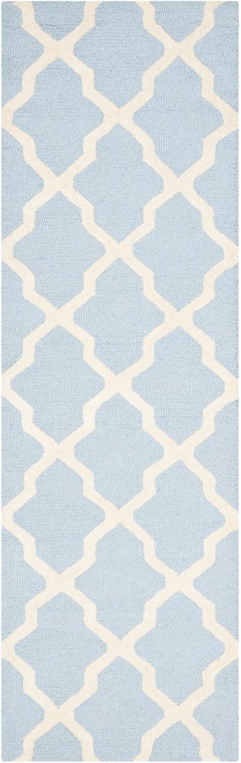 Handmade Light Green and Ivory Wool Trellis Area Rug, 5' x 8'