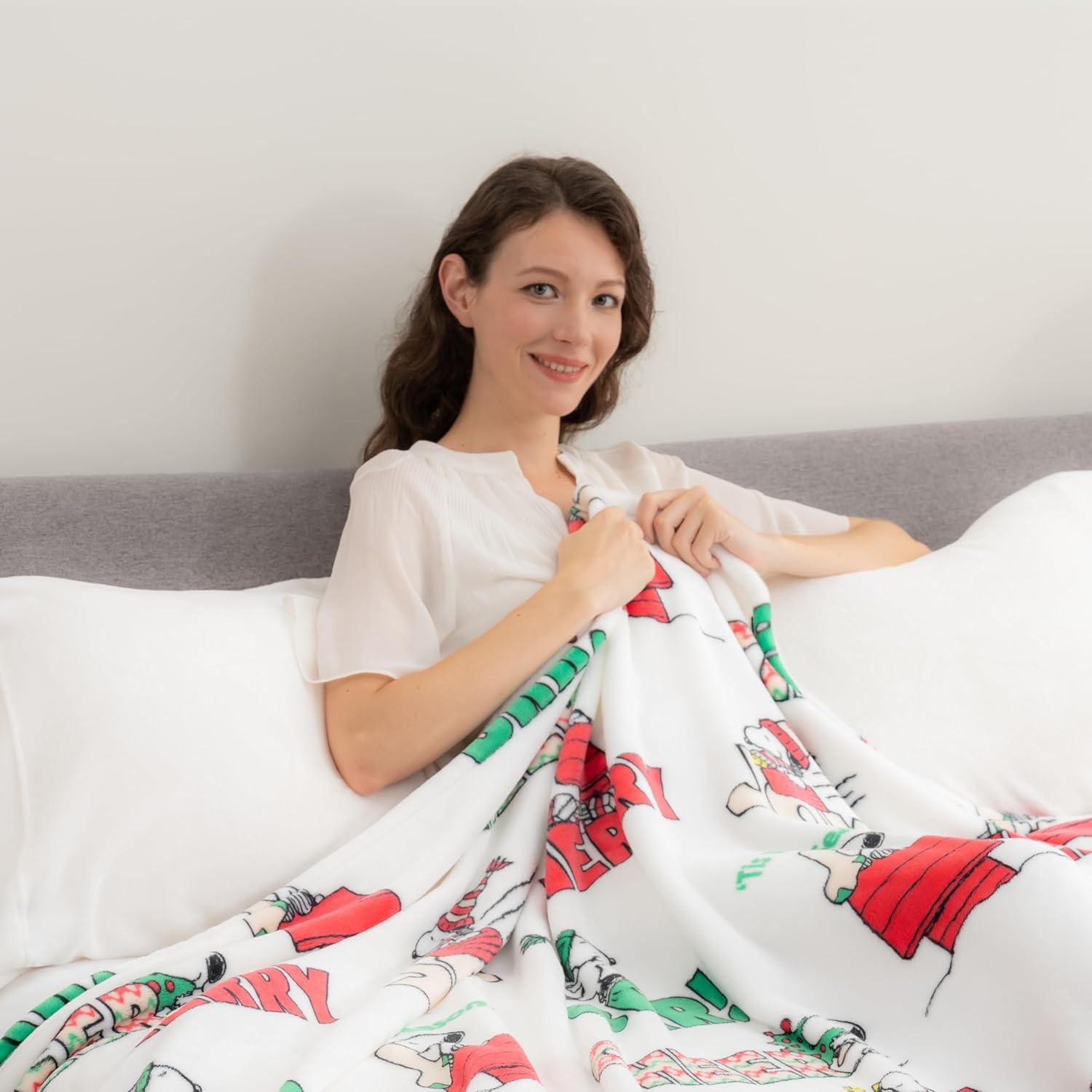 Berkshire Blanket Peanuts® VelvetLoft® Cute Character Snoopy Plush Blanket,Christmas Snowy Scene,Twin 60 in x 90 in (Official Peanuts® Product)