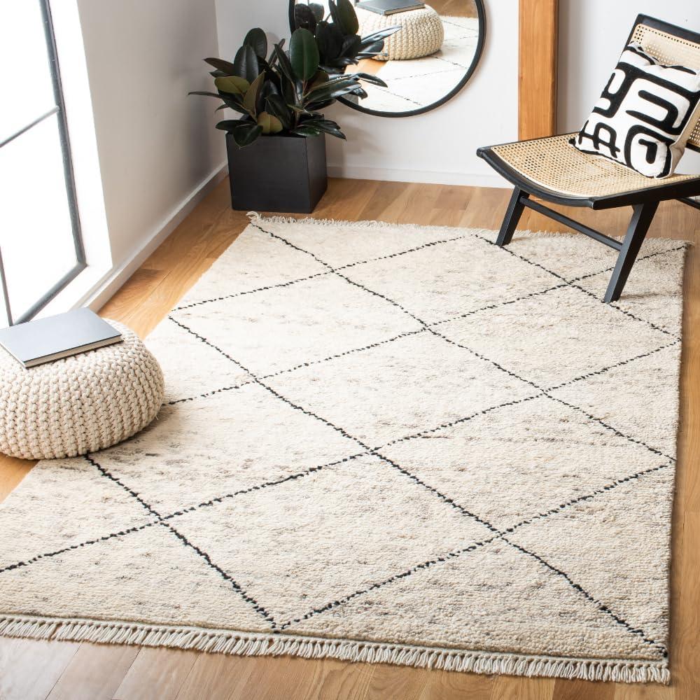 SAFAVIEH Casablanca Astrid Geometric Wool Area Rug, Ivory/Black, 5' x 8'