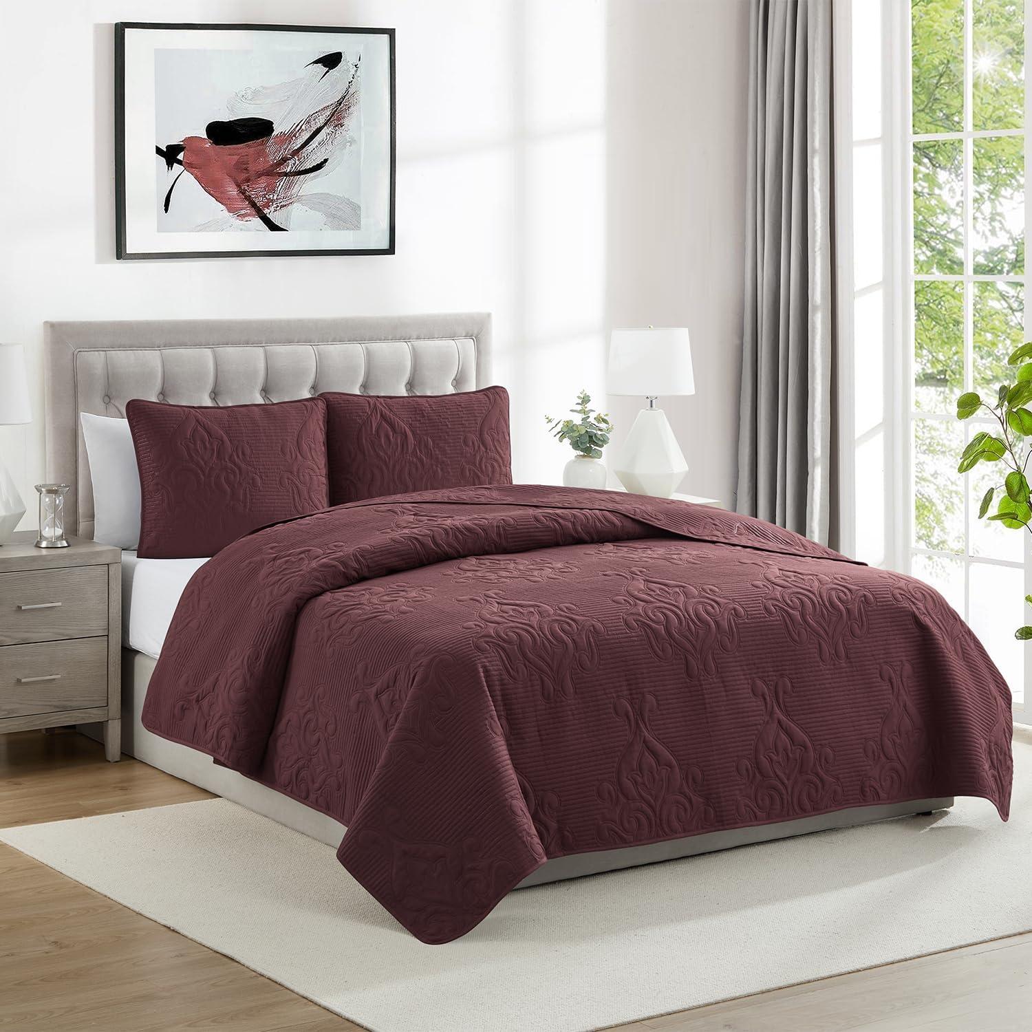 VCNY Solomun 3-Piece Pinsonic Damask Microfiber Quilt Set