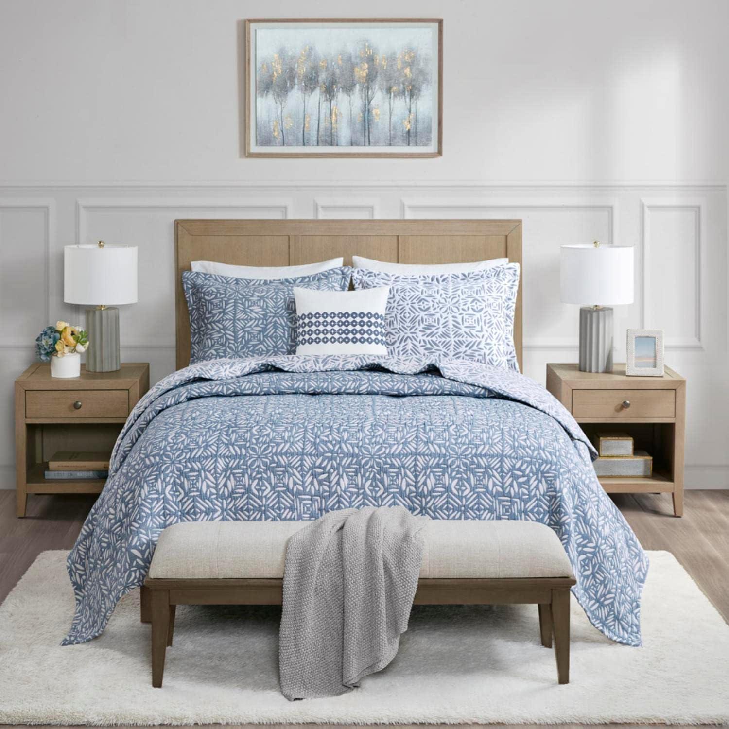 Madison Park Signature Madison Park Signature Harmony Oversized Reversible Matelasse Quilt Set with Throw Pillow