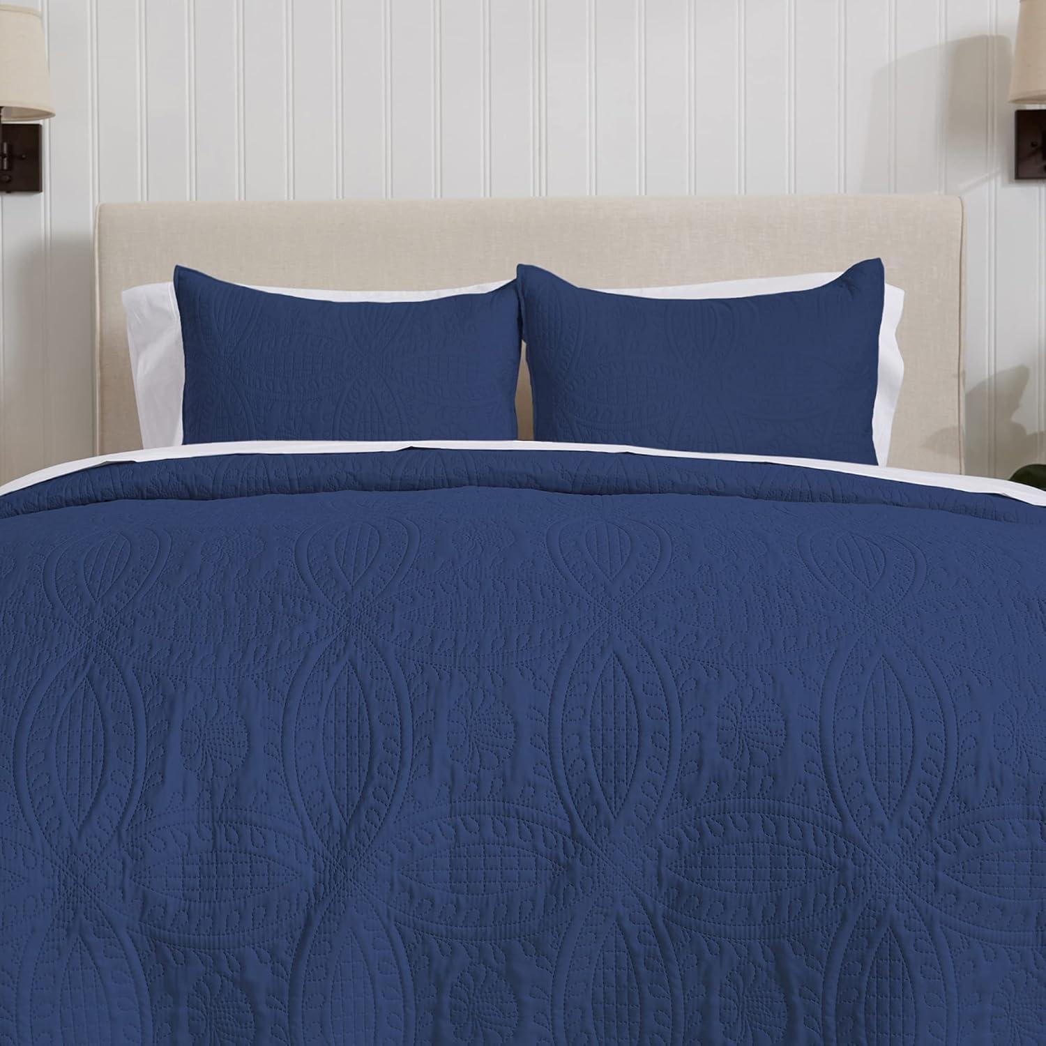 Great Bay Home Pinsonic Medallion Reversible Quilt Set With Shams  (Full / Queen, Blue Indigo)