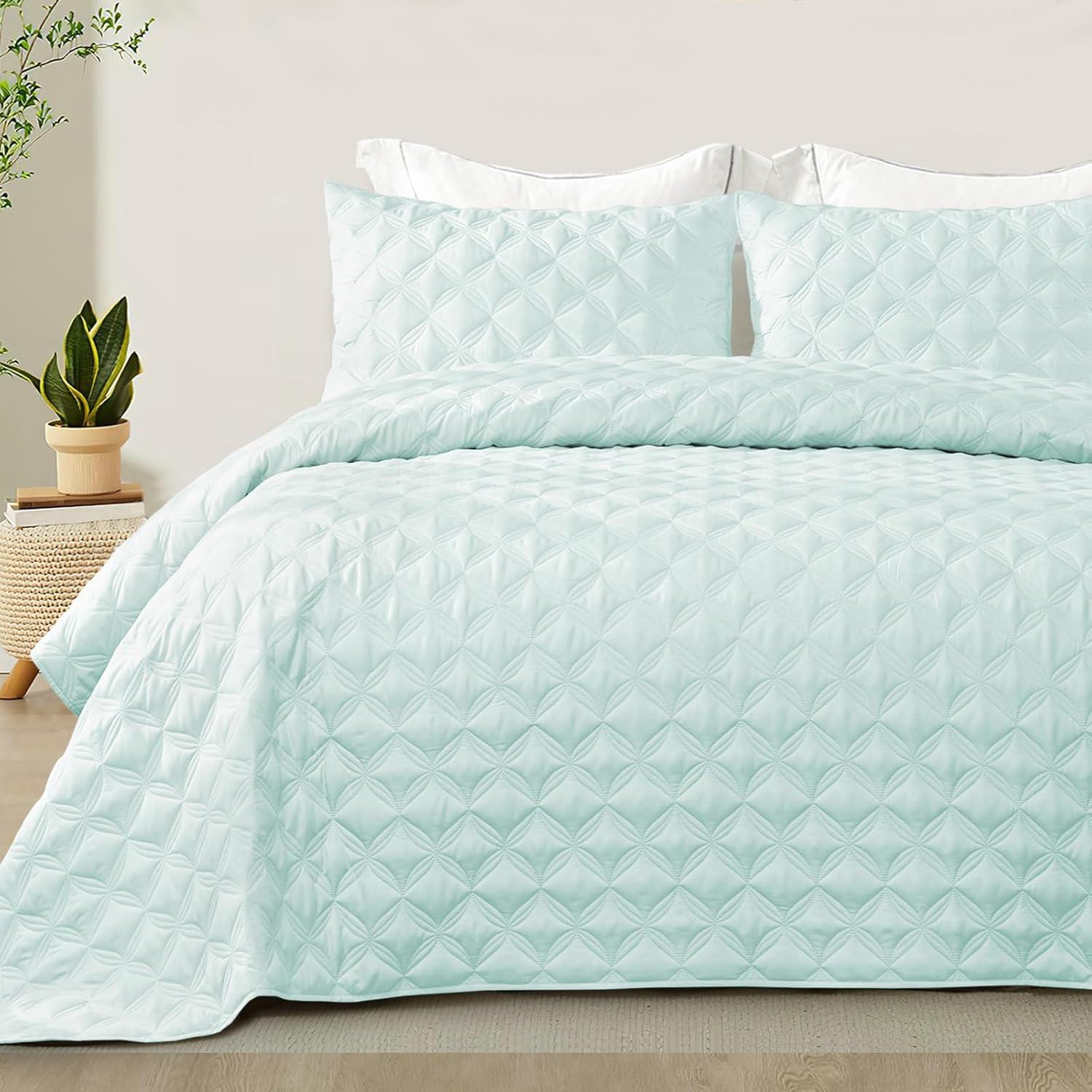 Exclusivo Mezcla Queen Quilt Bedding Set, Lightweight Soft Light Grey Queen Bedspreads Coverlets with Geometric Stitched Pattern