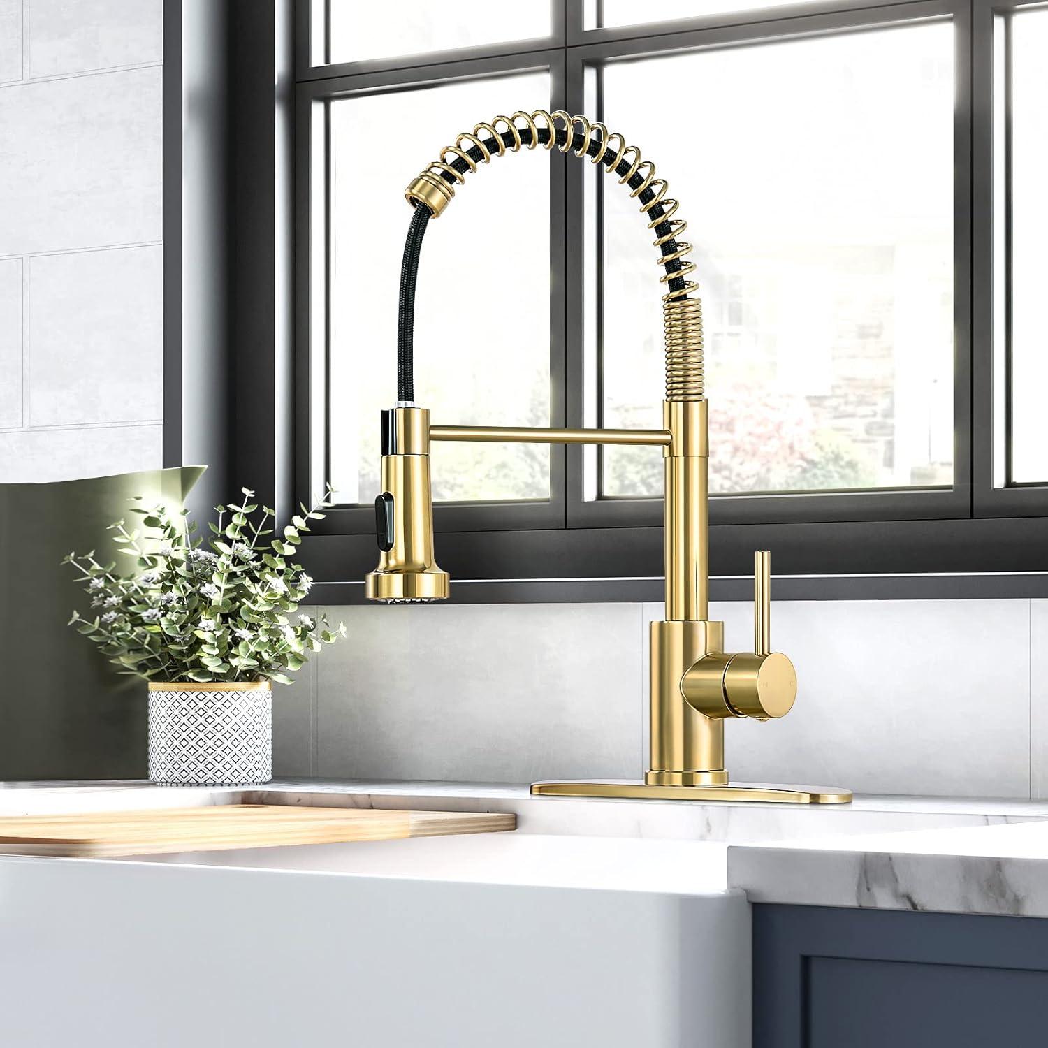 Polished Gold Stainless Steel Kitchen Faucet with Pull-out Spray