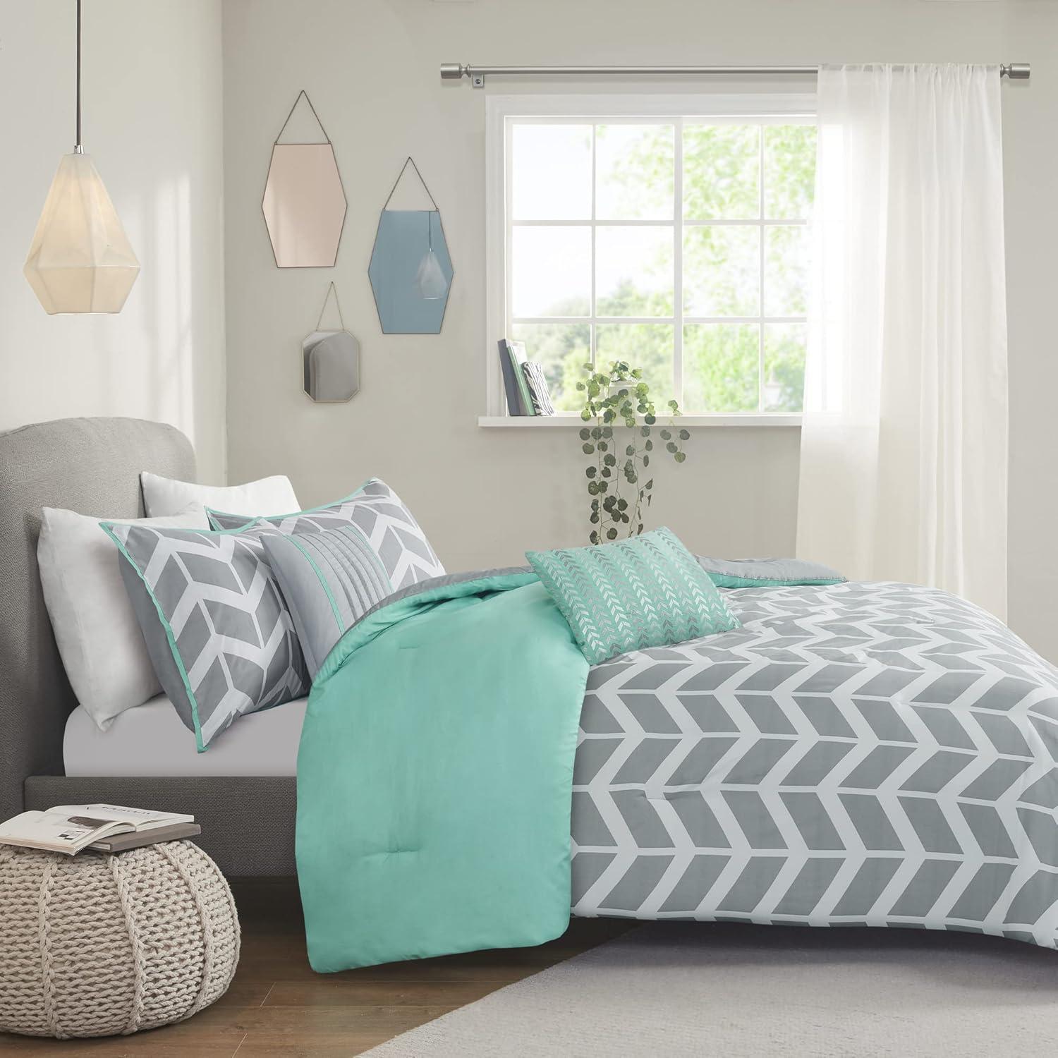 Intelligent Design Darcy Comforter Set Chevron