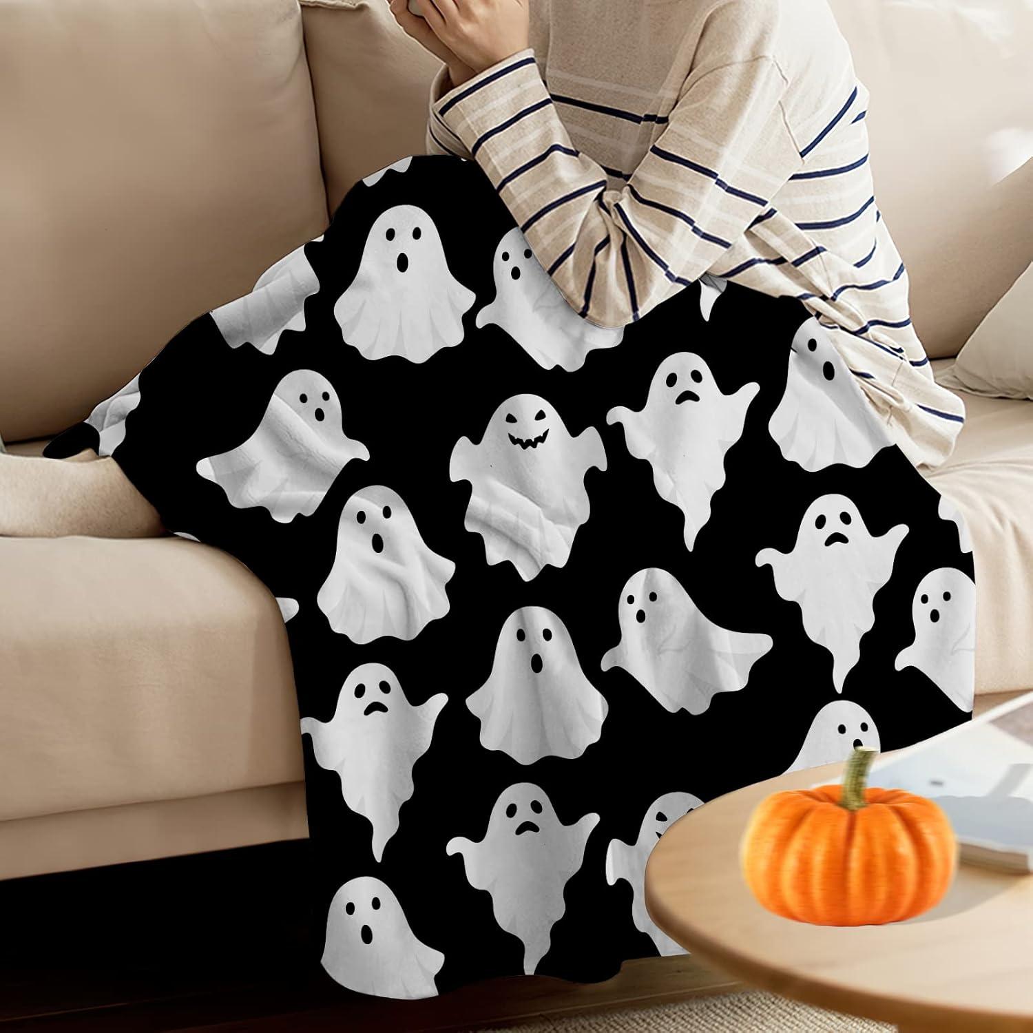 Muecwrye Halloween Blanket, Cute Halloween Spooky Black and White Throw Blanket, Lightweight Cozy Flannel Blanket, Fall Throw Blankets for Couch Sofa Bed Home Decorations, 50 X 60 Inch