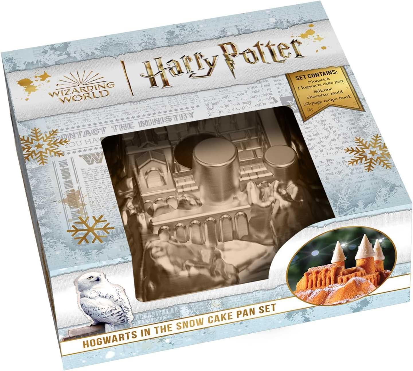 Harry Potter: Hogwarts In The Snow Cake Pan Set By Insight Editions