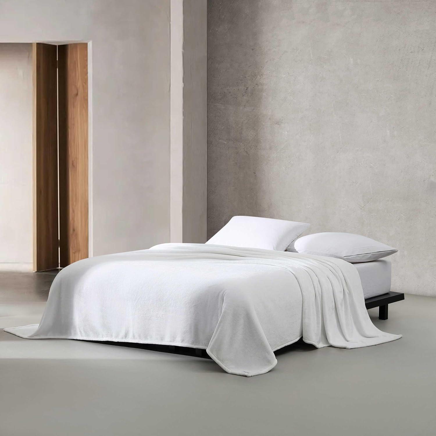 Calvin Klein Calvin Klein Core Plush Solid Reversible Blanket