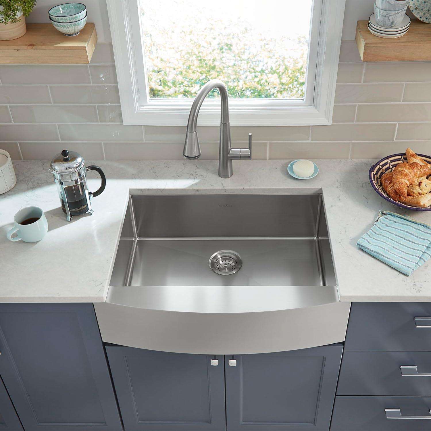 Suffolk 30x22 In Undermount Single-Bowl Apron Front/Farmhouse Kitchen Sink w/ Grid