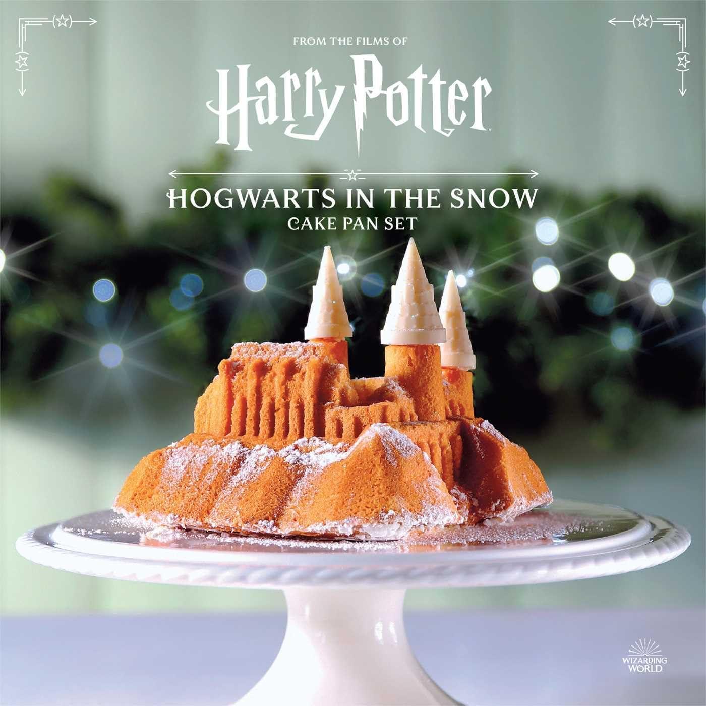 Harry Potter: Hogwarts In The Snow Cake Pan Set By Insight Editions