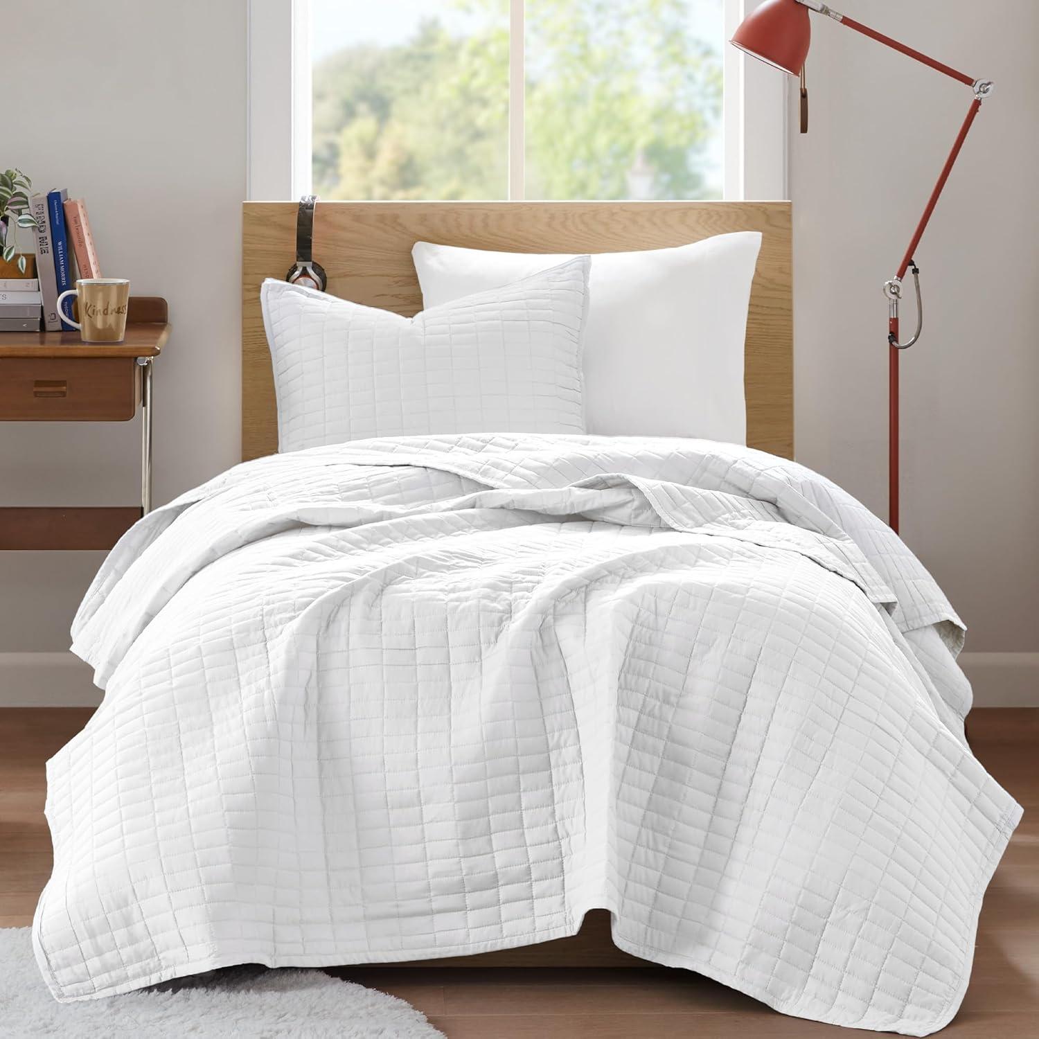 White Twin Microfiber Reversible Quilt Set with Sham