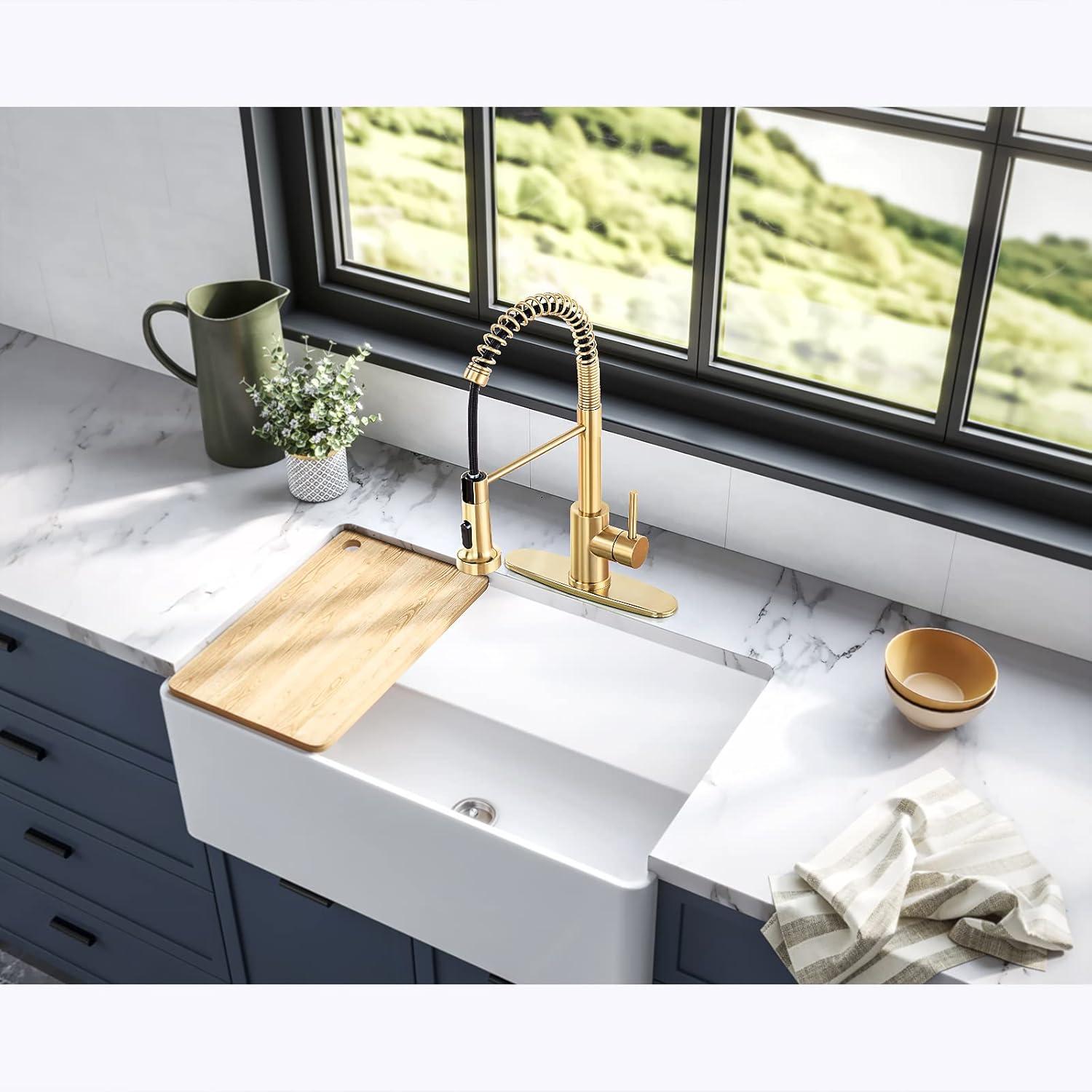 Polished Gold Stainless Steel Kitchen Faucet with Pull-out Spray