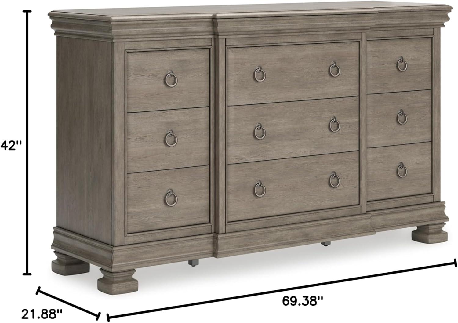 Light Gray Traditional Dresser with Dovetail Drawers