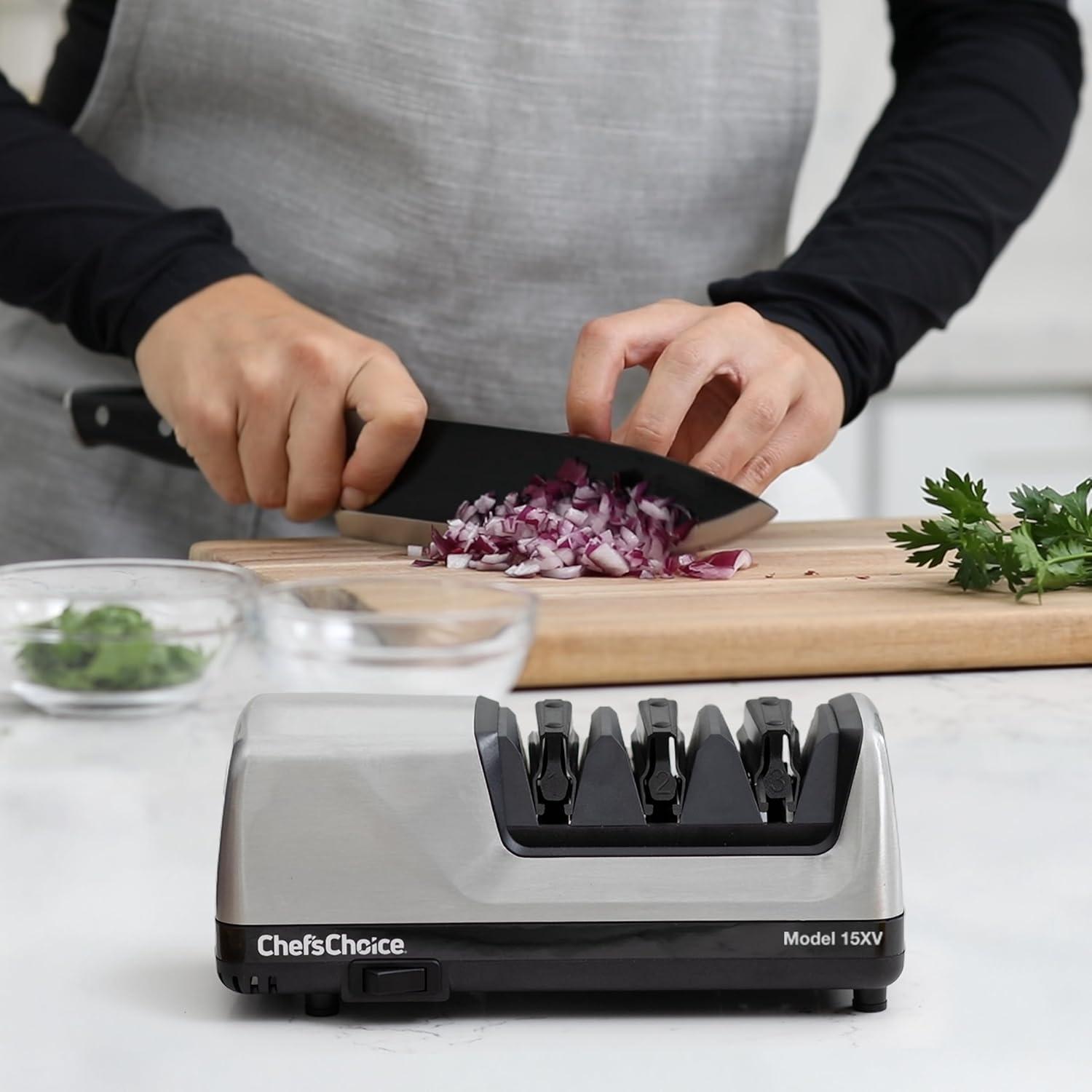 Chef'sChoice Chef'sChoice Model 15XV Professional Electric Knife Sharpener, 3-Stage 15-Degree Trizor