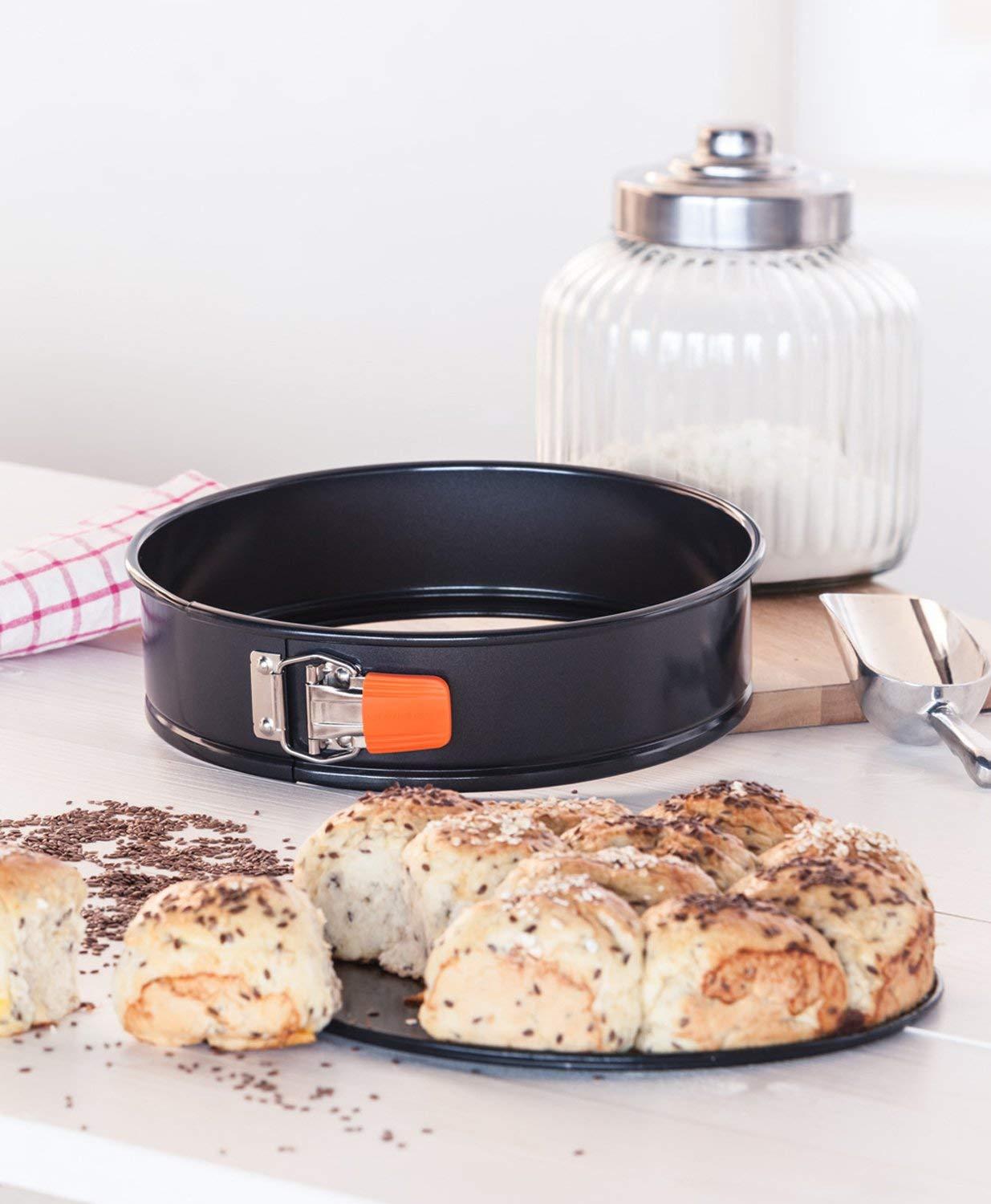 Le Creuset Toughened Non-Stick Bakeware Springform Round Cake Tin - 20 cm