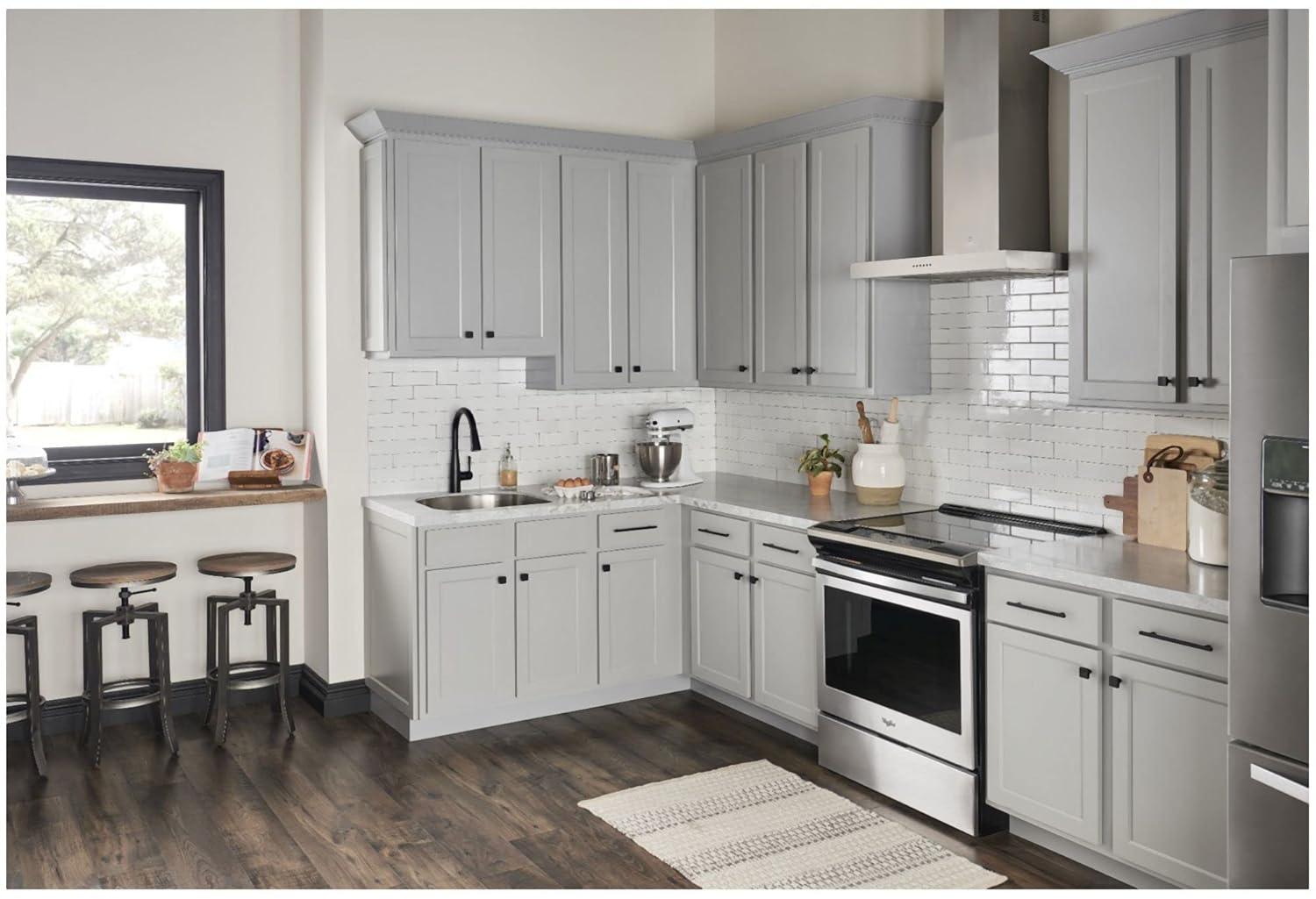 Dominique 1 1/8" Length Square Knob