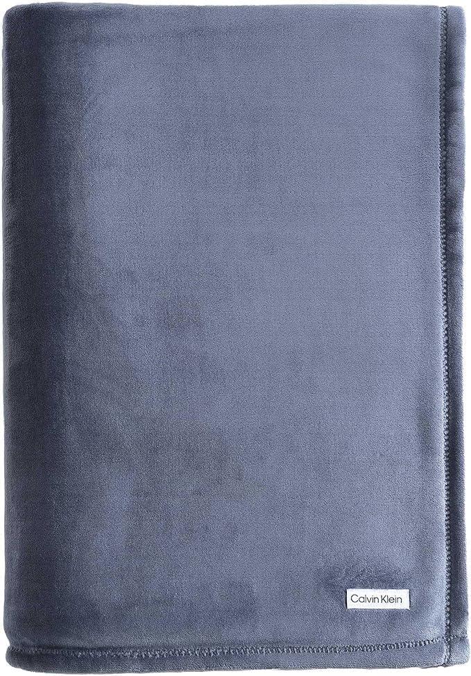 Calvin Klein Calvin Klein Core Plush Solid Reversible Blanket