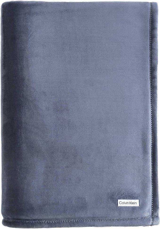 Calvin Klein Calvin Klein Core Plush Solid Reversible Blanket