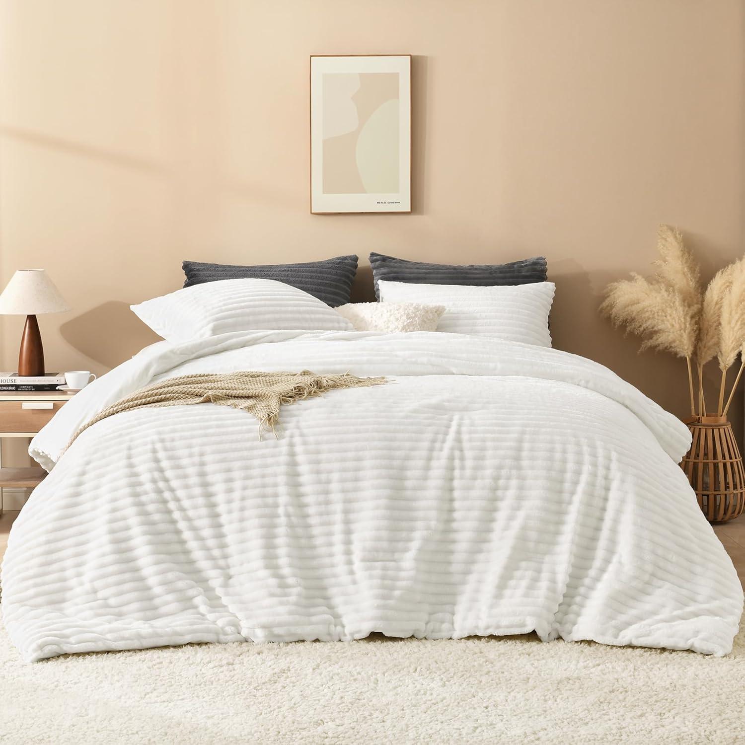 Andency Fluffy Queen Comforter Set, Super Soft White Comforters Queen Size, Winter Warm Fleece Faux Fur Bedding Set, Luxury Plush Fuzzy Bed Set 3 Pieces (1 Shaggy Comforter, 2 Pillowcases)