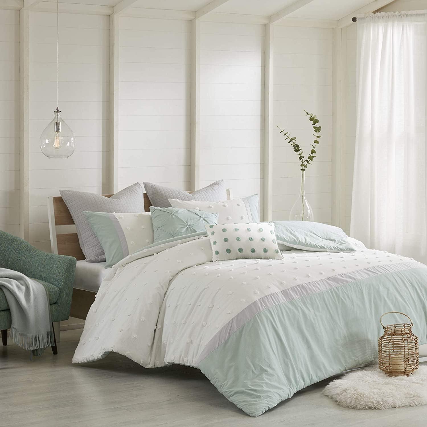 Ivory and Seafoam Cotton Full Comforter Set with Decorative Pillows