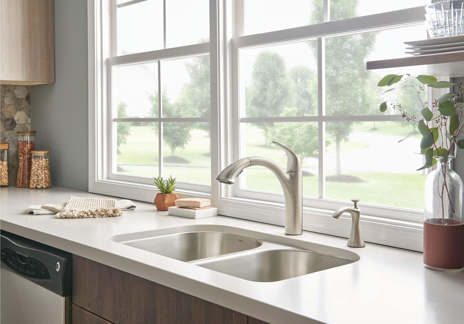 Camerist Pull Out Single Handle Kitchen Faucet with Duralock