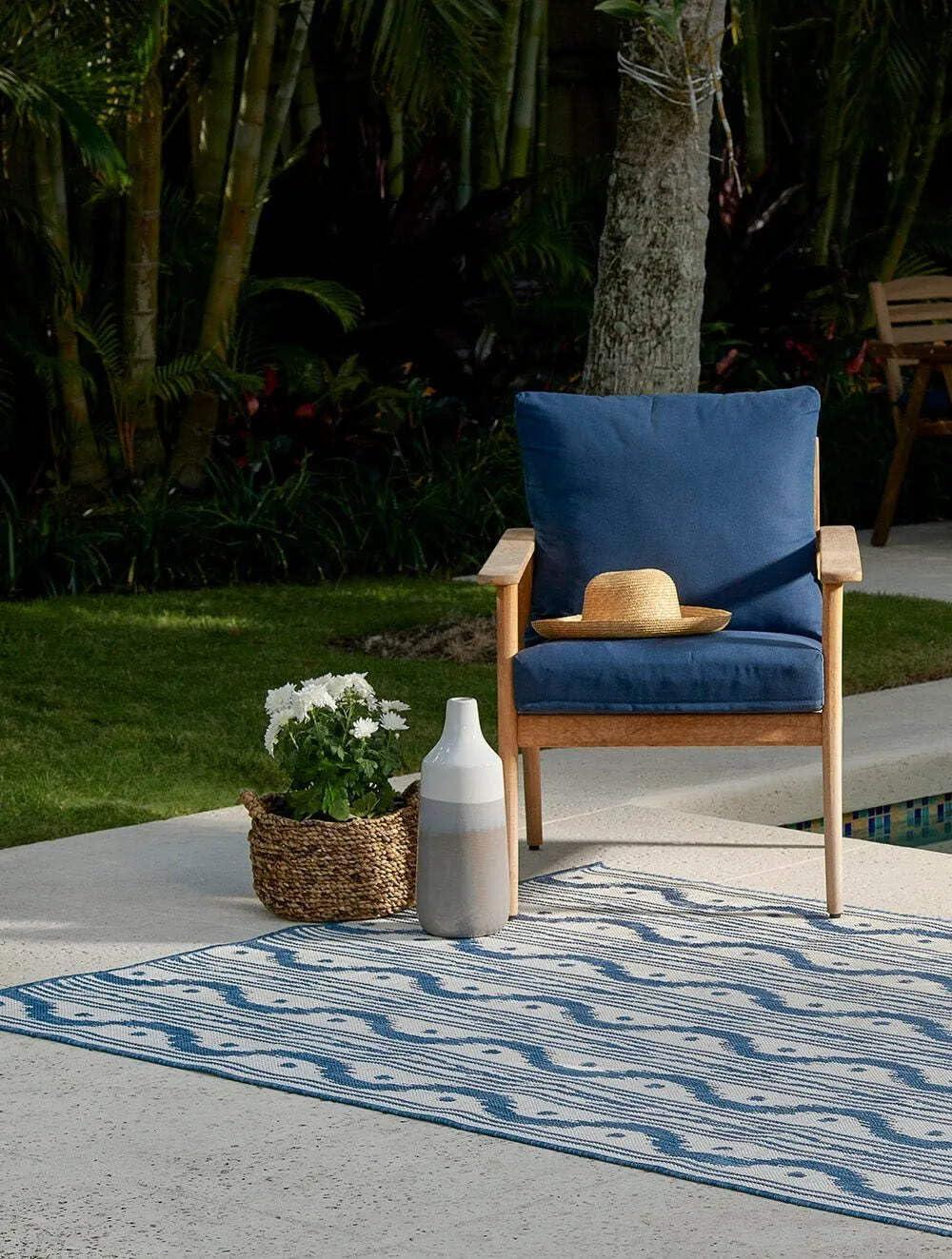 Riviera Breeze 8' x 10' Blue Geometric Flatweave Synthetic Rug