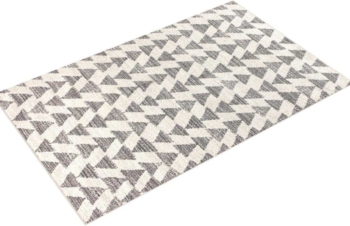 Aisha Moroccan Triangle Geometric Indoor Area Rug - JONATHAN Y