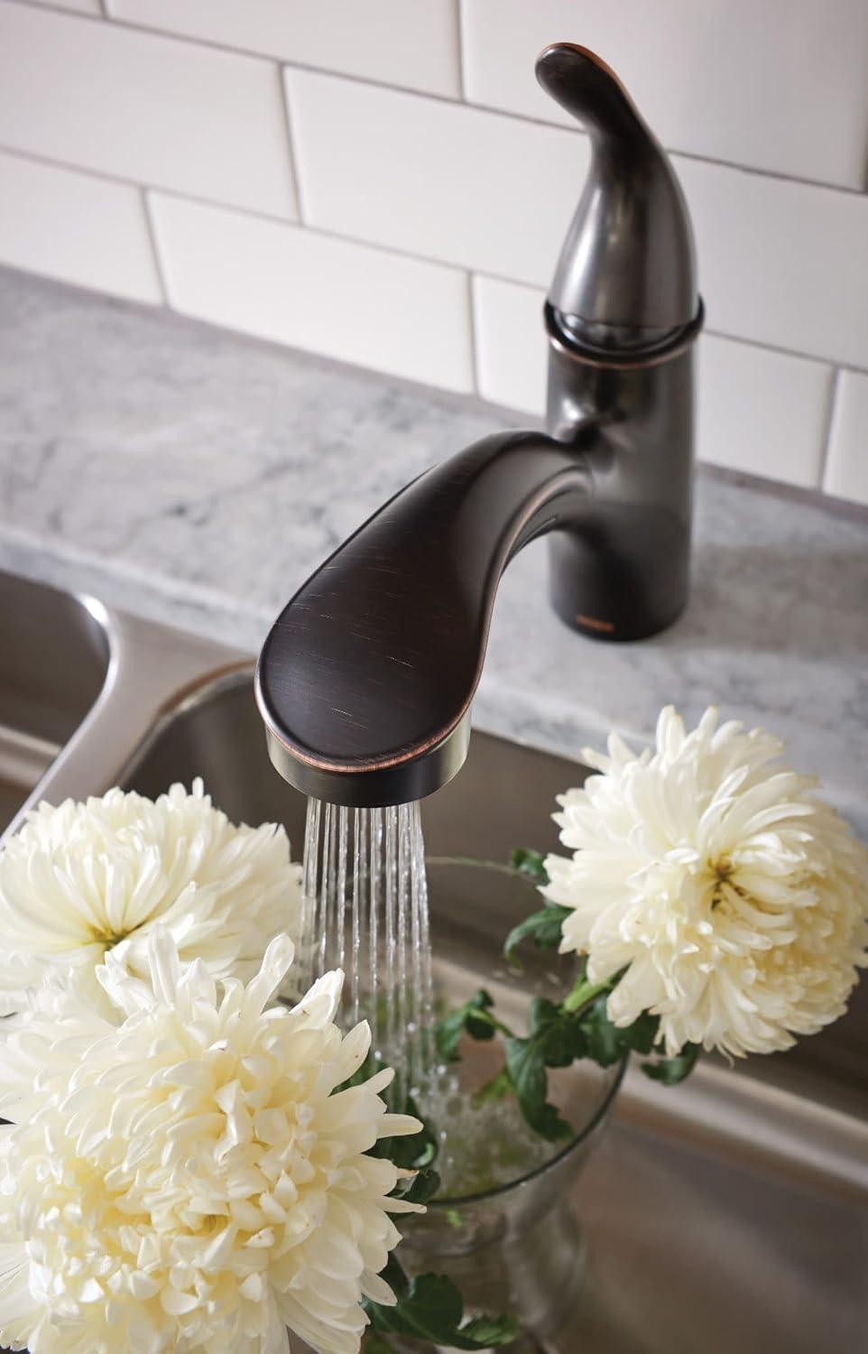 Moen Moen Brecklyn Single-Handle Pull-Out Sprayer Kitchen Faucet with Power Clean Technology 87557BRB