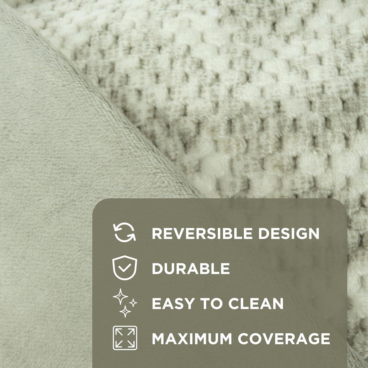 Cozy Waterproof Pet Throw