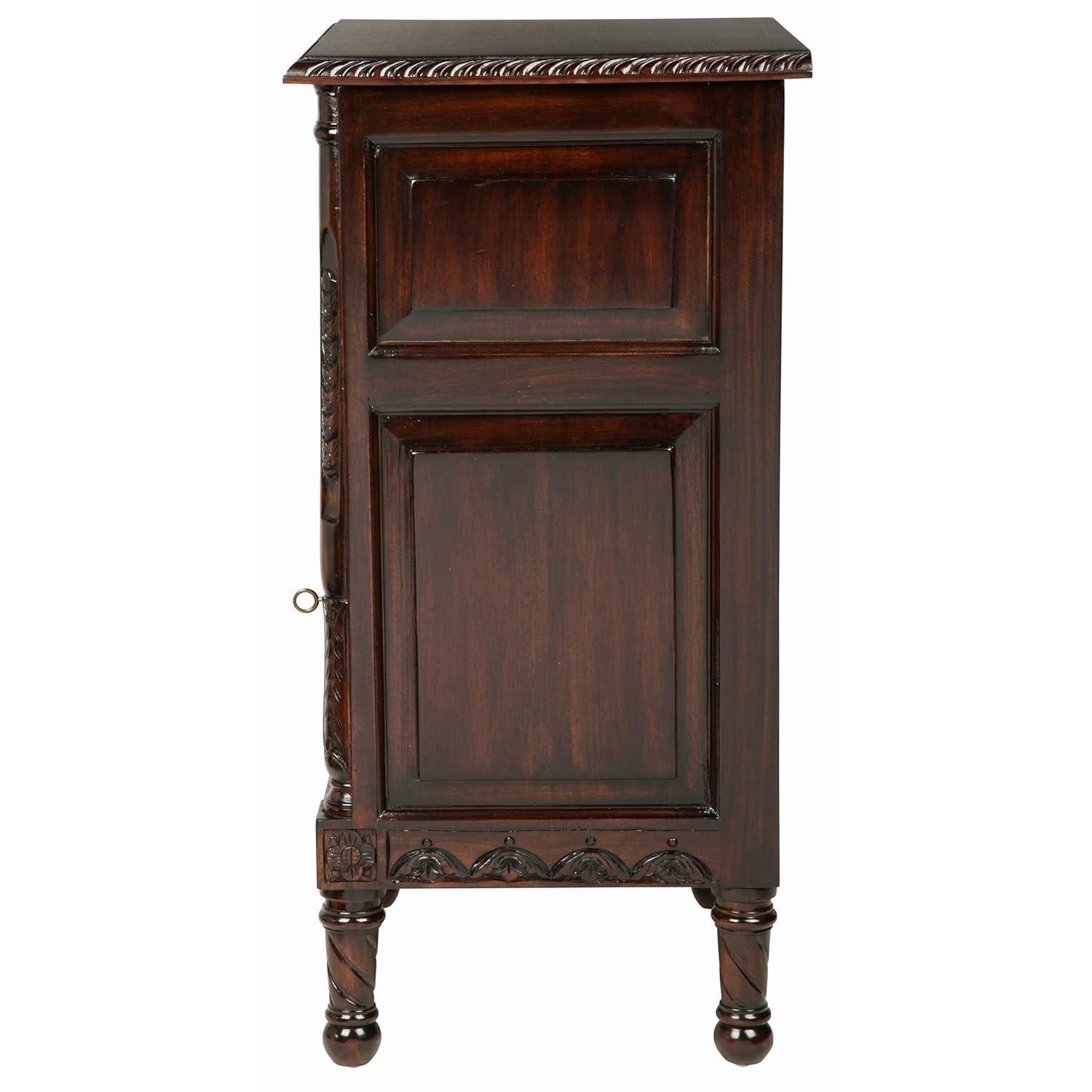 Design Toscano Lord Stanley Nightstand