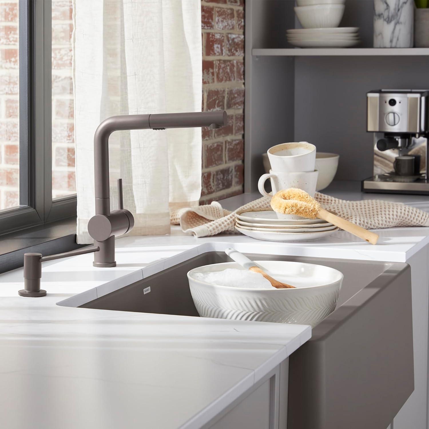 Linus Low Arc Pull-Out Dual-Spray Kitchen Faucet