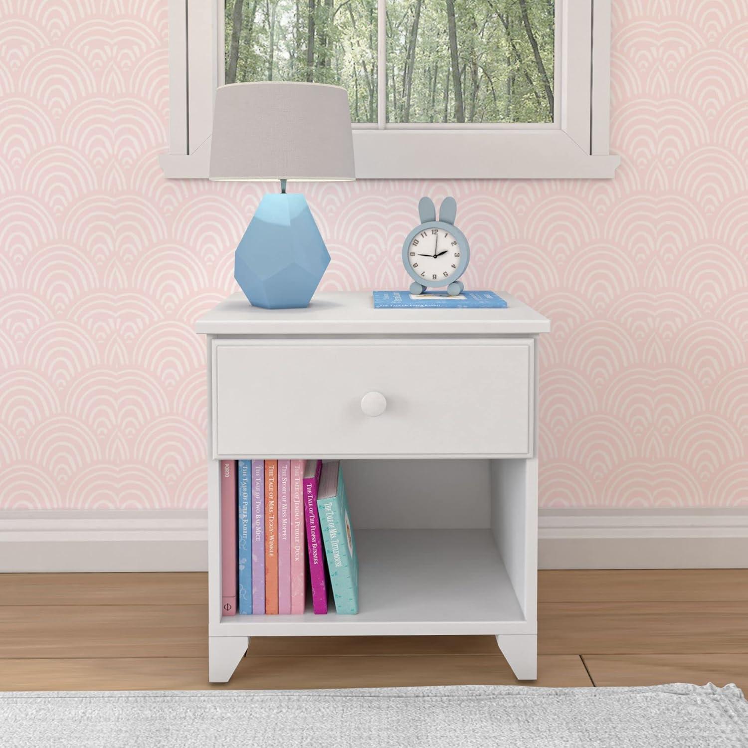 Max & Lily Classic Wood Nightstand with 1 Drawer, Kids Bedside Table/End Table, Small Nightstand for Bedroom, White