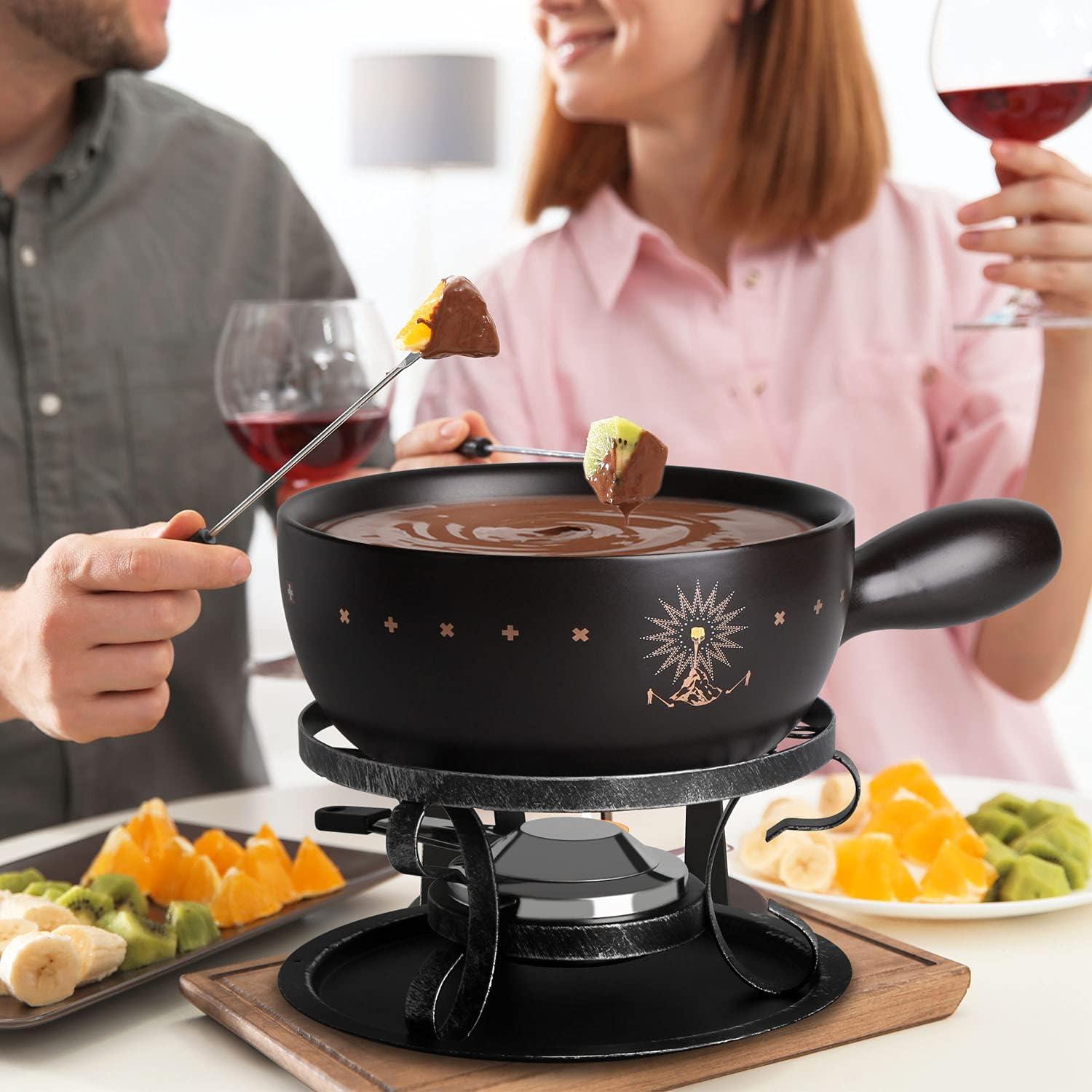 URKNO 2.11 qt. Ceramic Fondue Pot Set