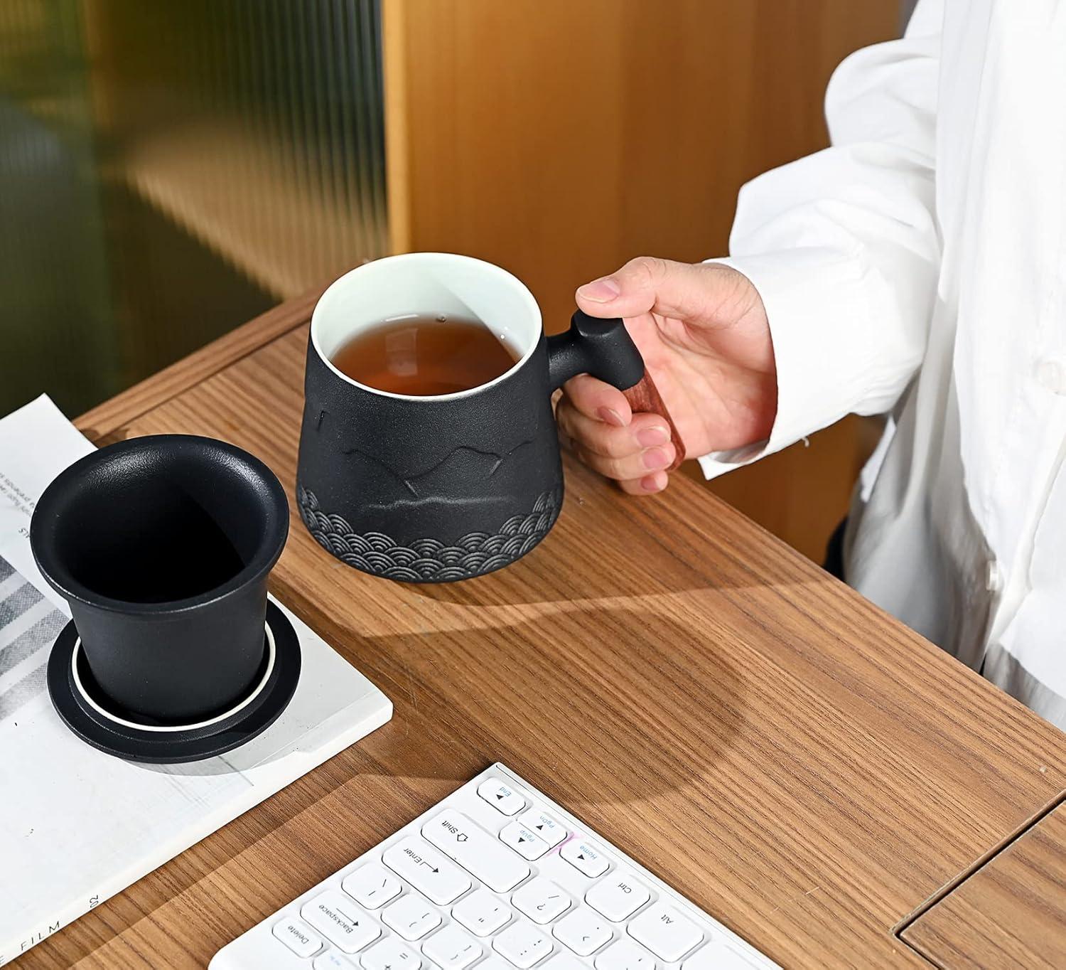 Tea Cup with Infuser and Lid, Gradual Mountain and Spray Tea Mug Cups with Infuser, Wood Handle Ceramic Coffee Mug with Lid Tea 430ml/14.50 OZ (Black)