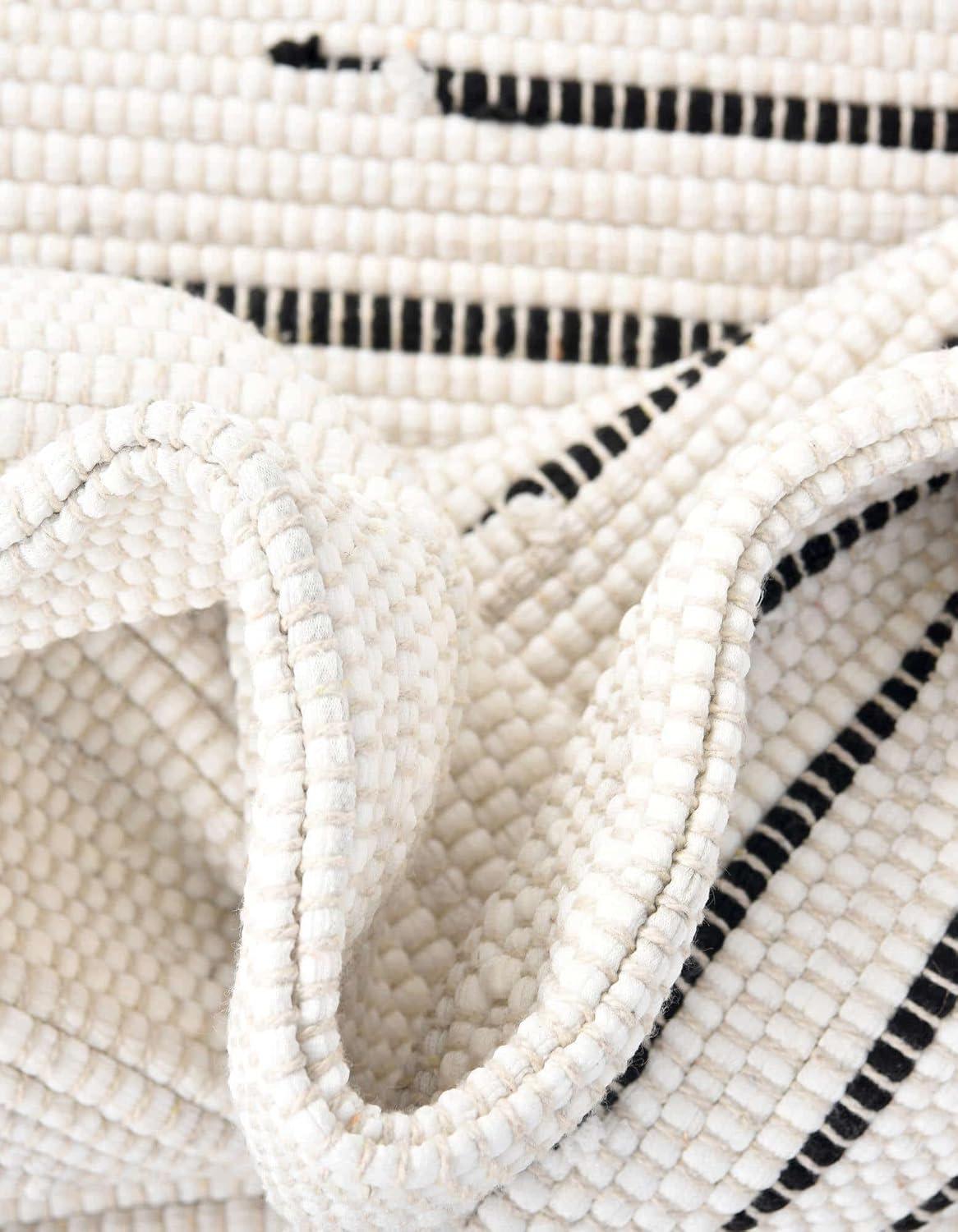 Unique Loom Chindi Cotton Collection Area Rug - Briah (8'  x 11' Rectangle White/Black)