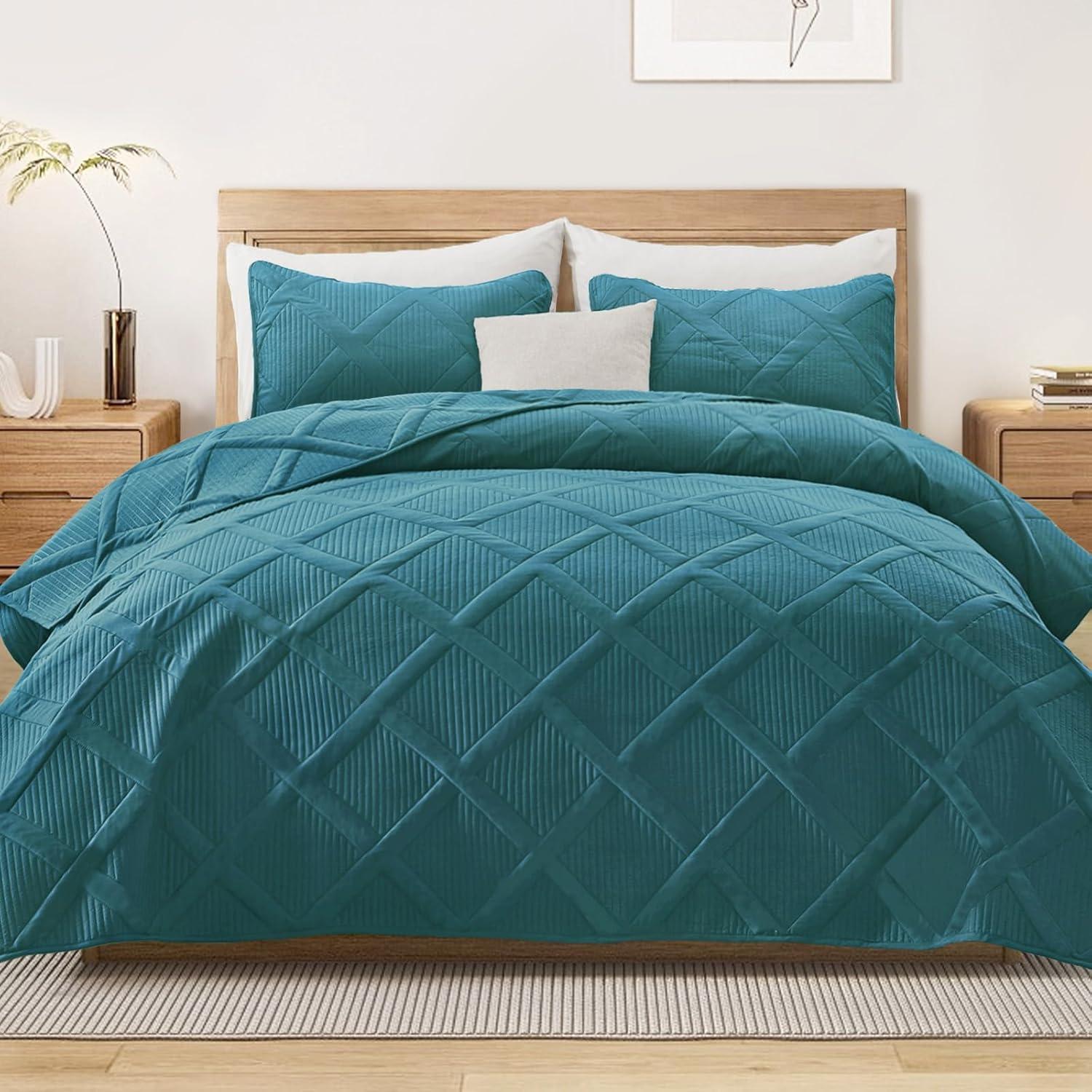 Exclusivo Mezcla Ultrasonic King Quilt Set, 3-Piece Lightweight Bedspreads Modern Striped Coverlet, Teal