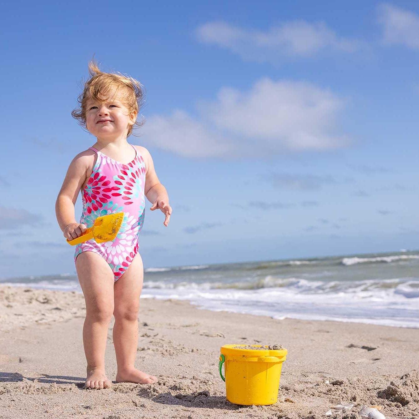 Spielstabil Beach Toy - Small Sand Scoop, Kids Sand Toys for Toddlers 1.5 Years Old, Heavy Duty Sandbox Tools  & Outdoor Toys for Toddlers