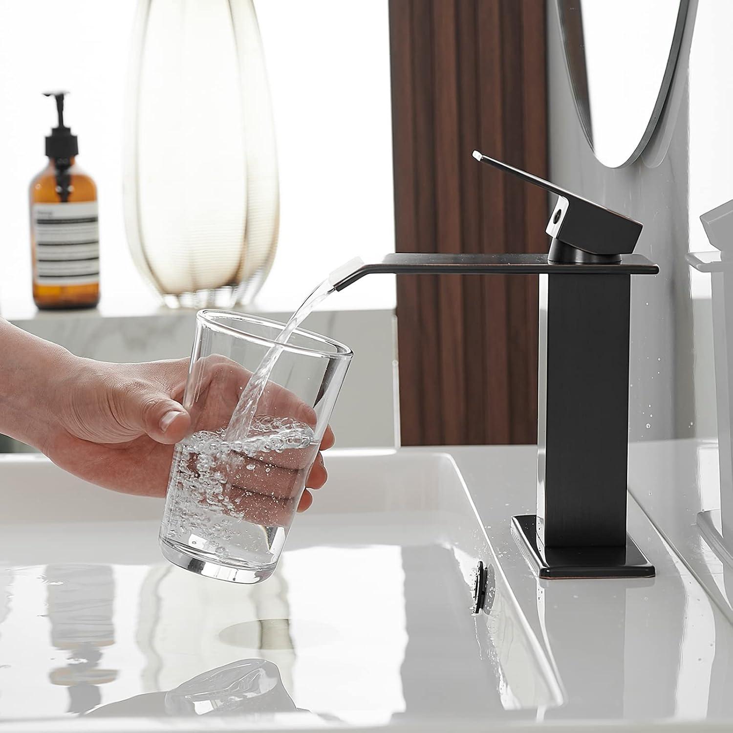 Single-Hole Single-handle Bathroom Faucet with Drain Assembly