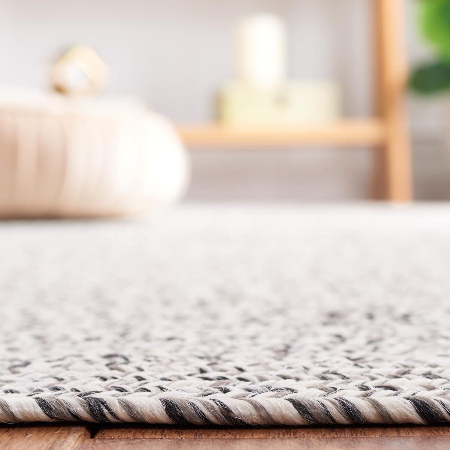 SAFAVIEH Braided Gino Distressed Machine Washable Reversible Area Rug, Grey/Ivory, 4' x 6'