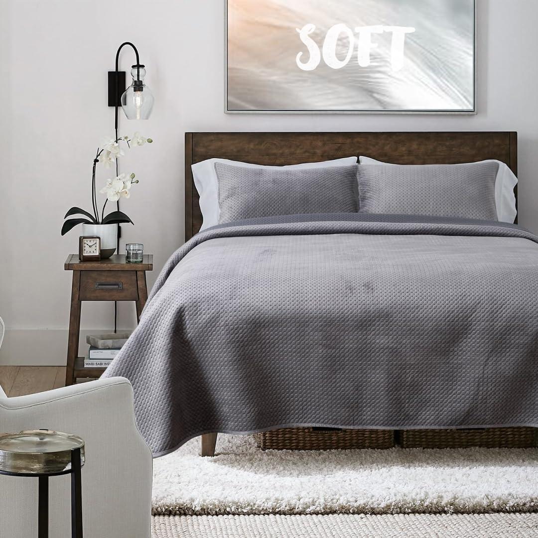 Kasentex  All Season Plush Poly Velvet Lavish Design Quilt Set Soft and Warm Machine Washable Coverlet Grey Queen
