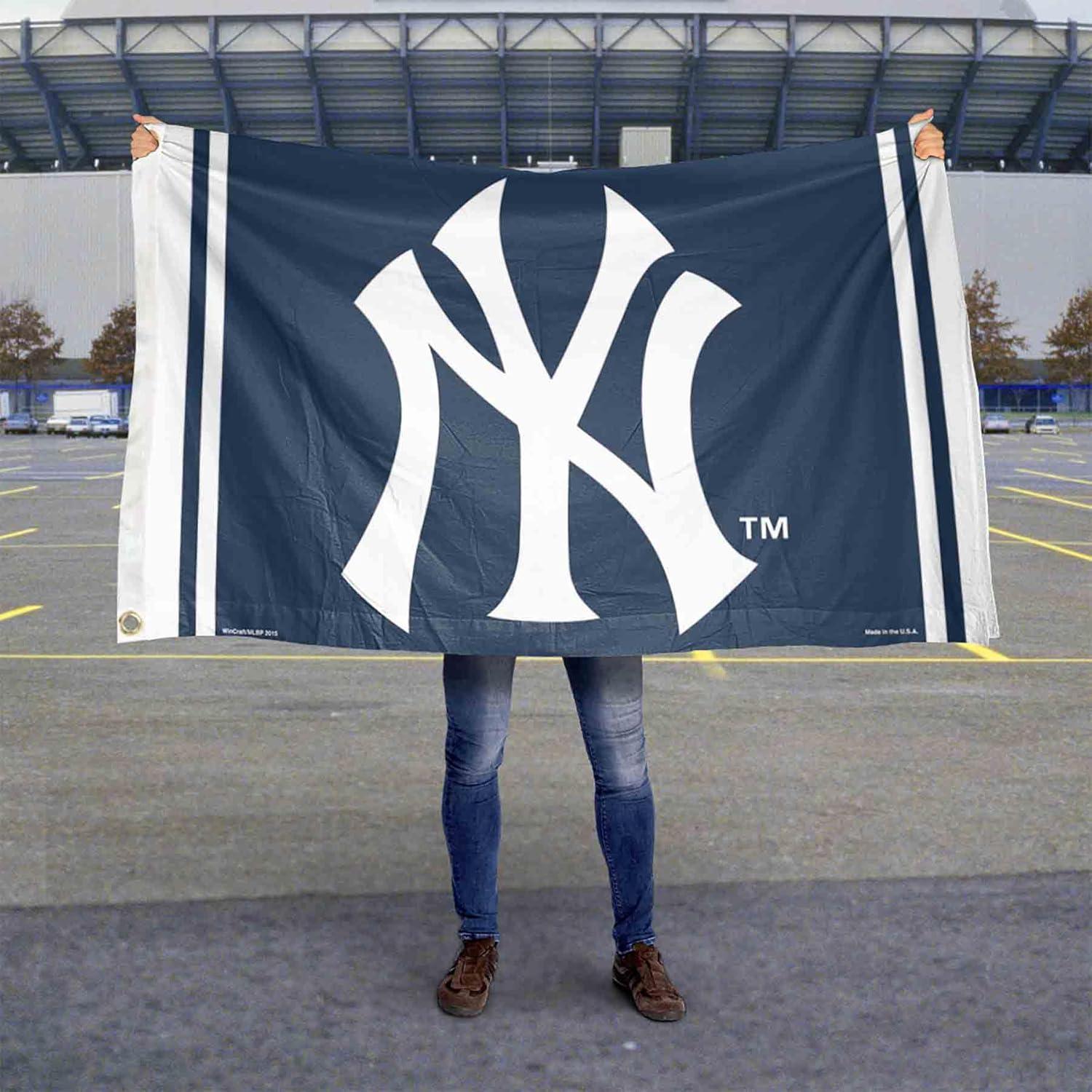 New York Yankees 3' x 5' Polyester Flag with Grommets