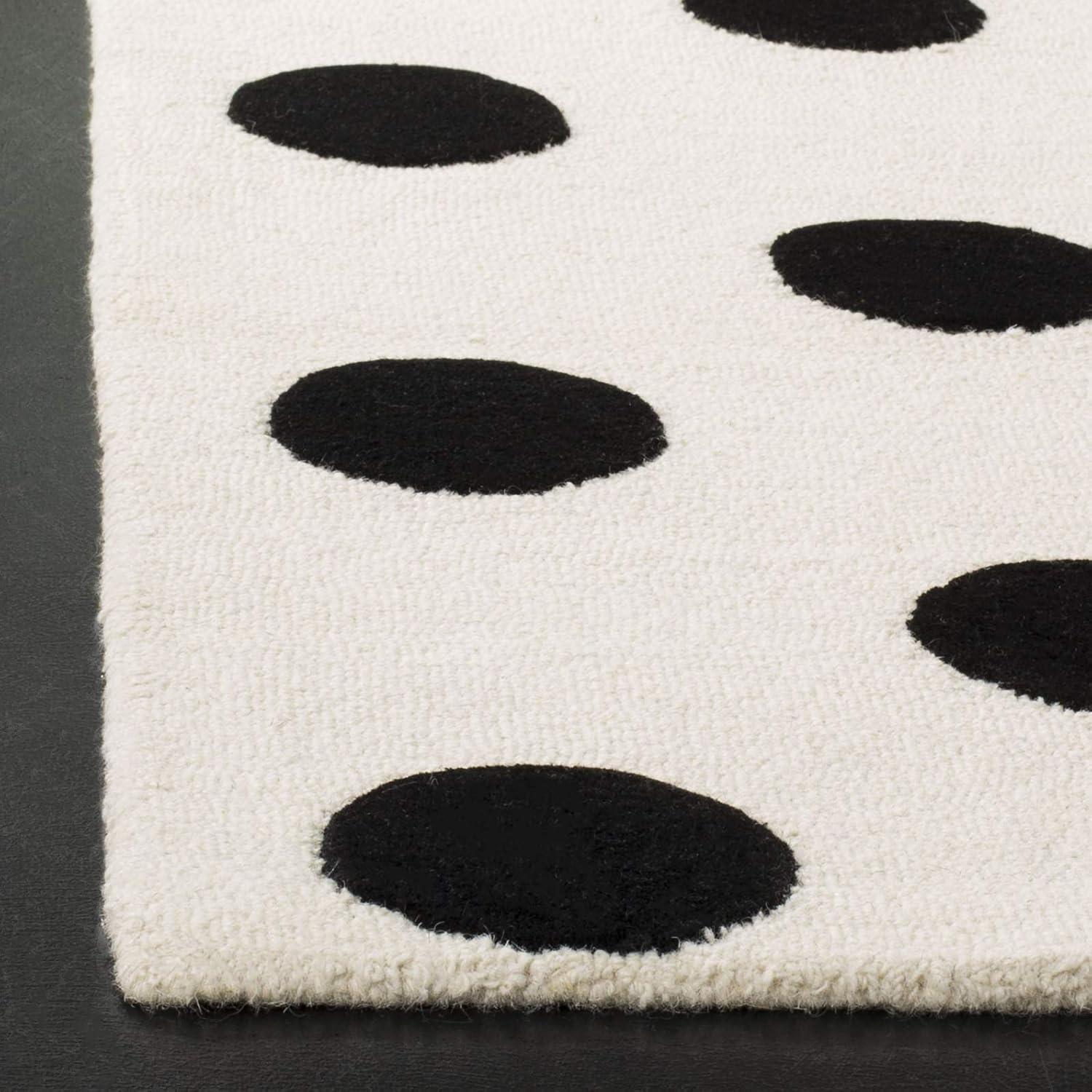 Safavieh Kids Polka Dots SFK904 Hand Tufted Indoor Area Rug - Ivory/Black - 5'x5' - Safavieh