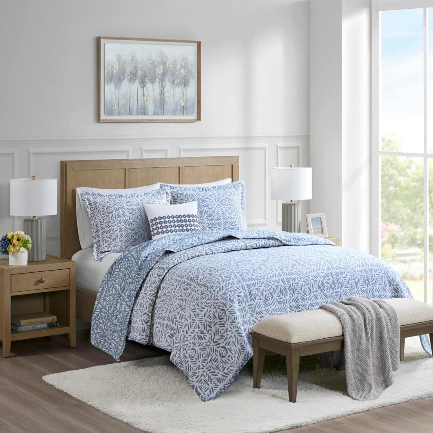 Madison Park Signature Madison Park Signature Harmony Oversized Reversible Matelasse Quilt Set with Throw Pillow